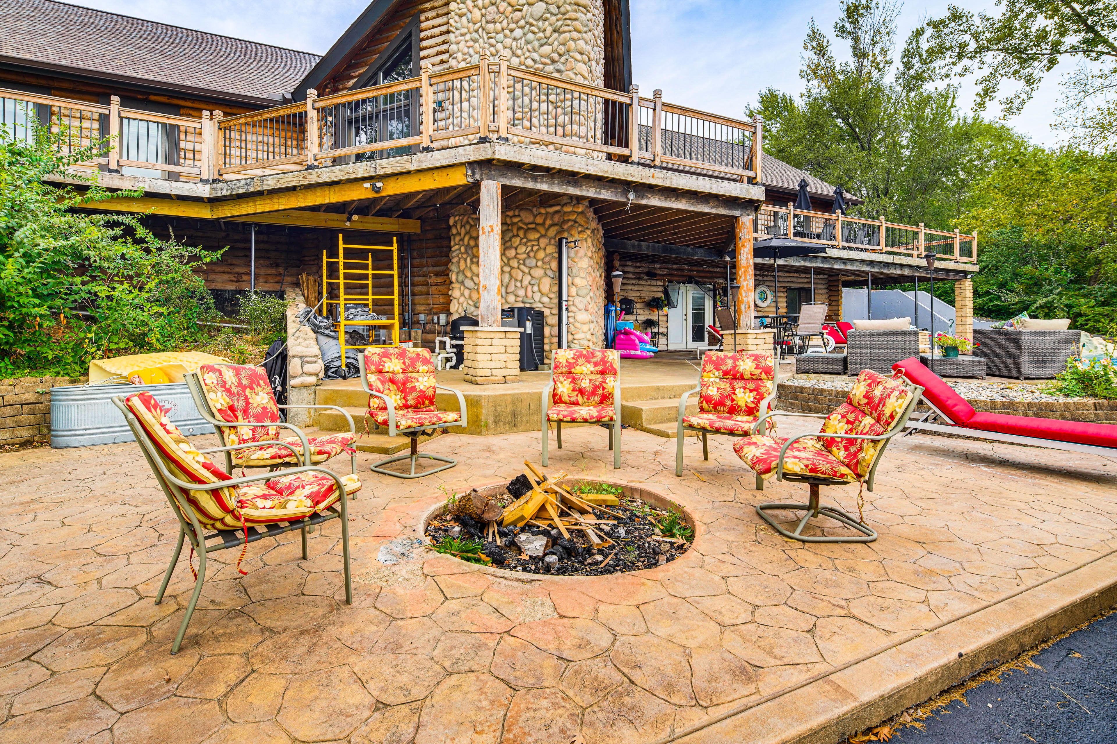 Patio | Gas Grill | Wood-Burning Fire Pit