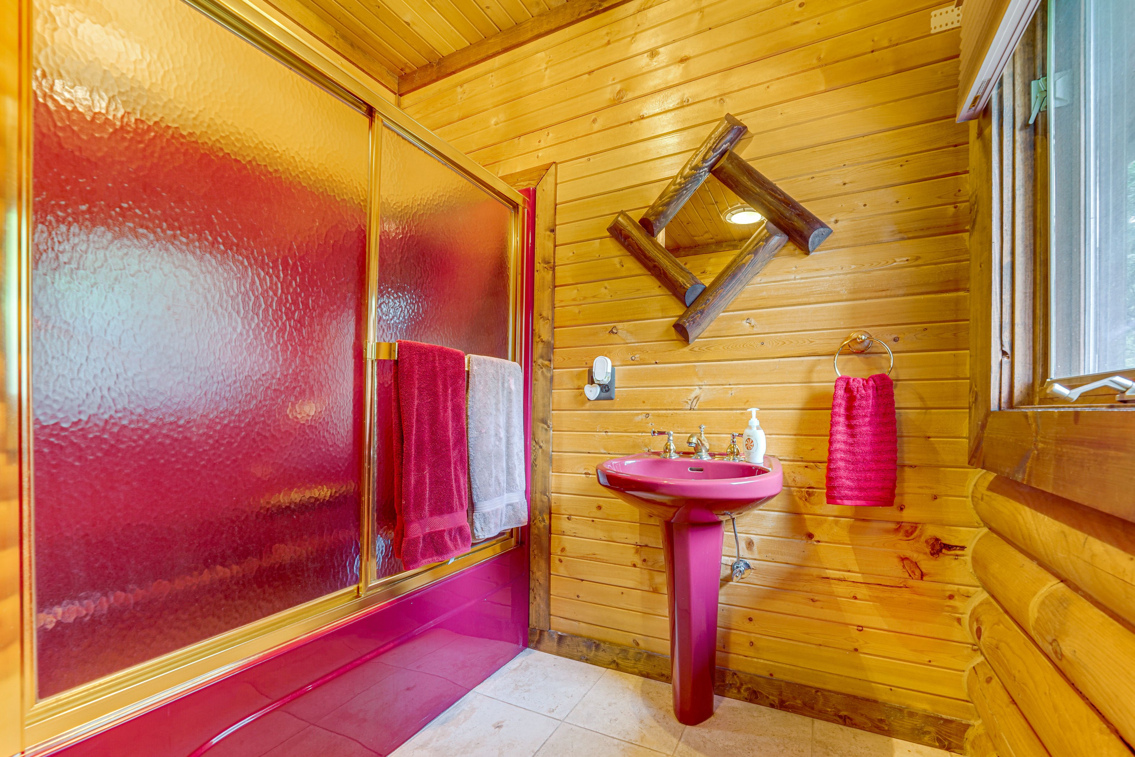 Full Bath | Complimentary Toiletries | Main Level