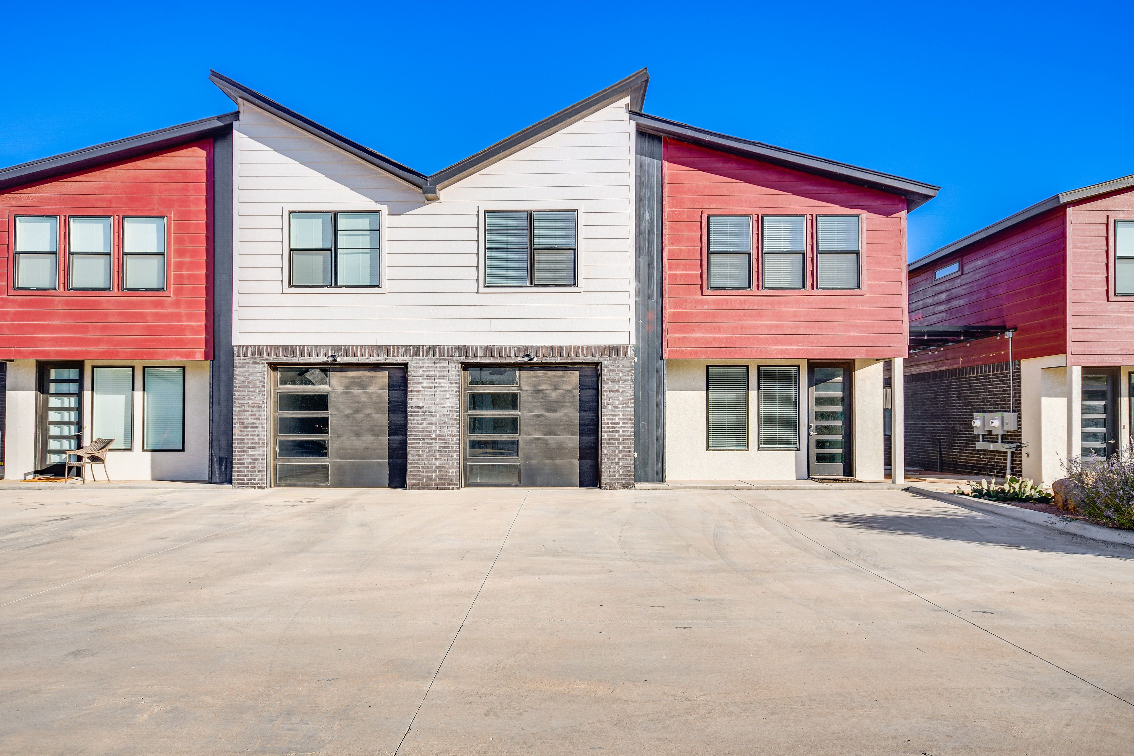 Building Exterior | Driveway Parking (2 Vehicles)