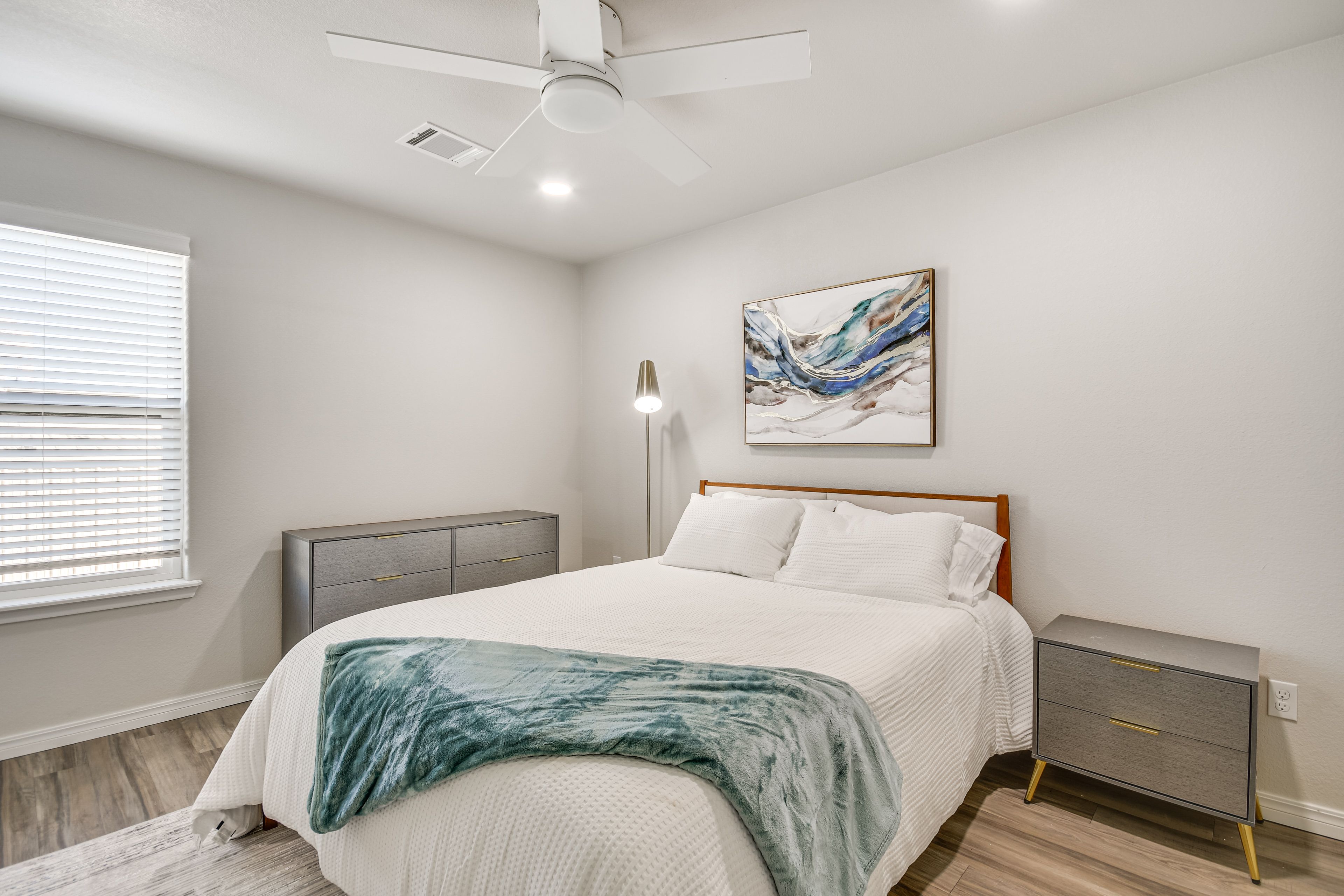 Bedroom 2 | 2nd Floor | Queen Bed | Flat-Screen TV
