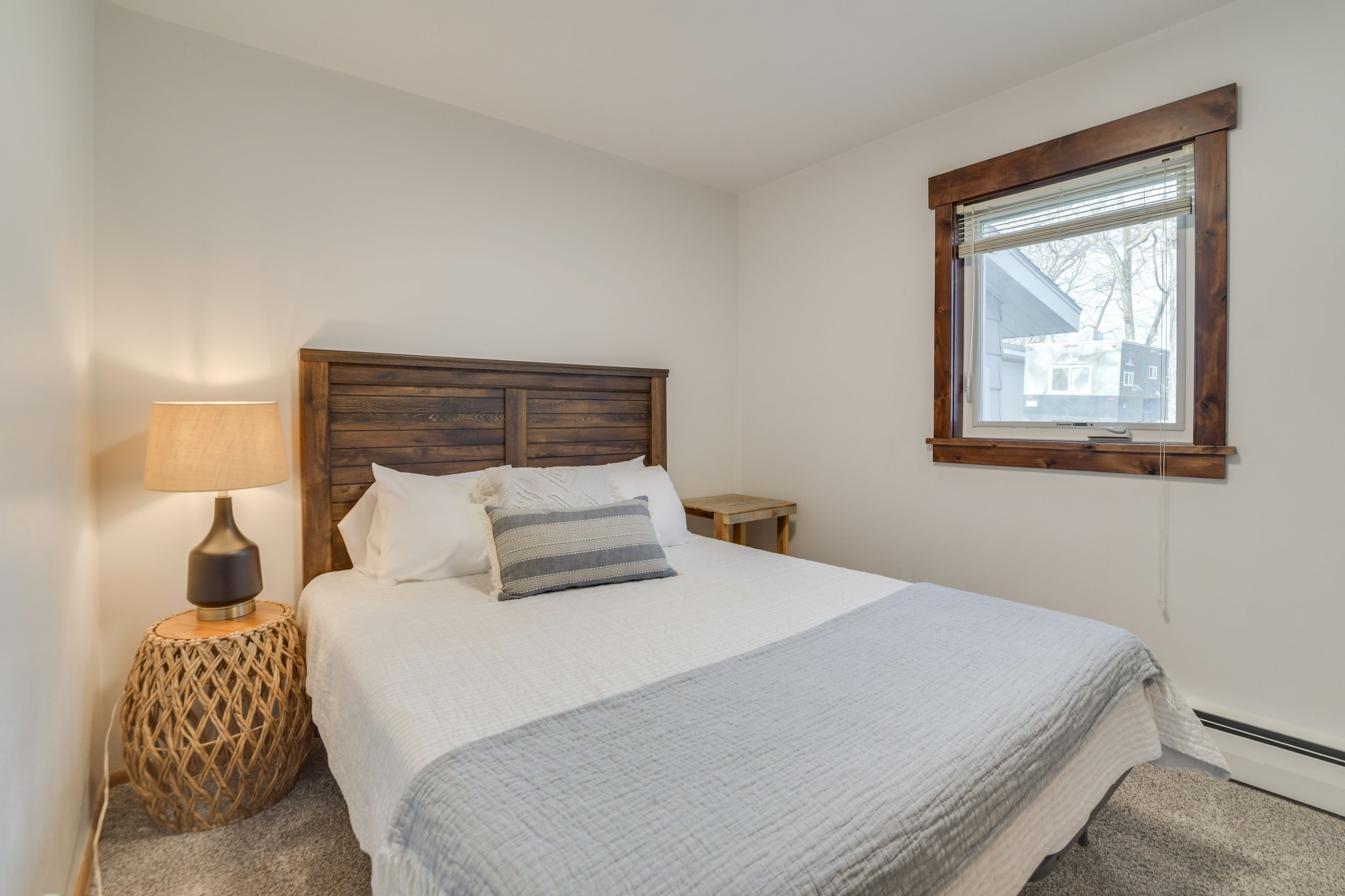 Bedroom 2 | Queen Bed