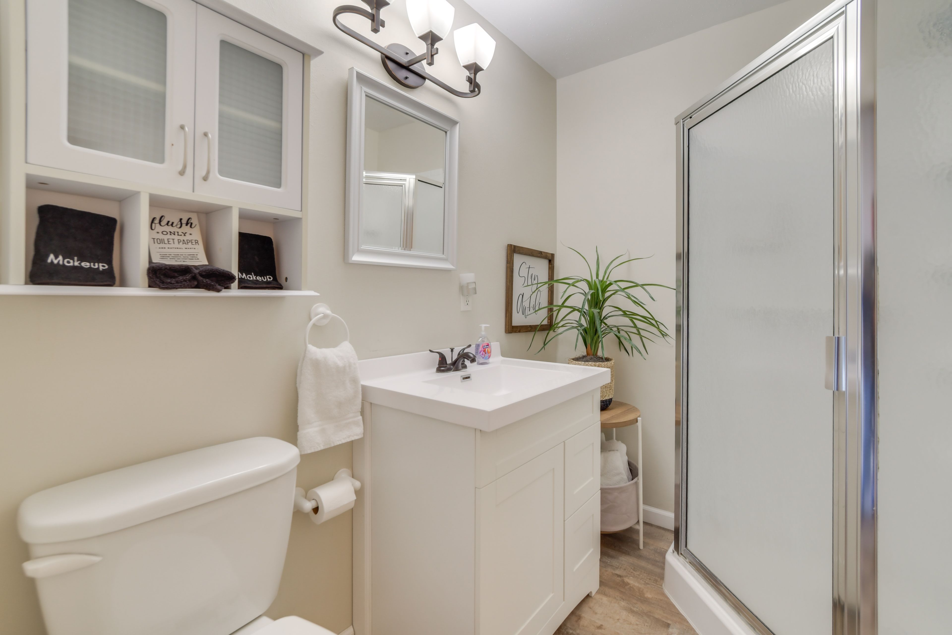 Full Bathroom | Towels Provided | Hair Dryer