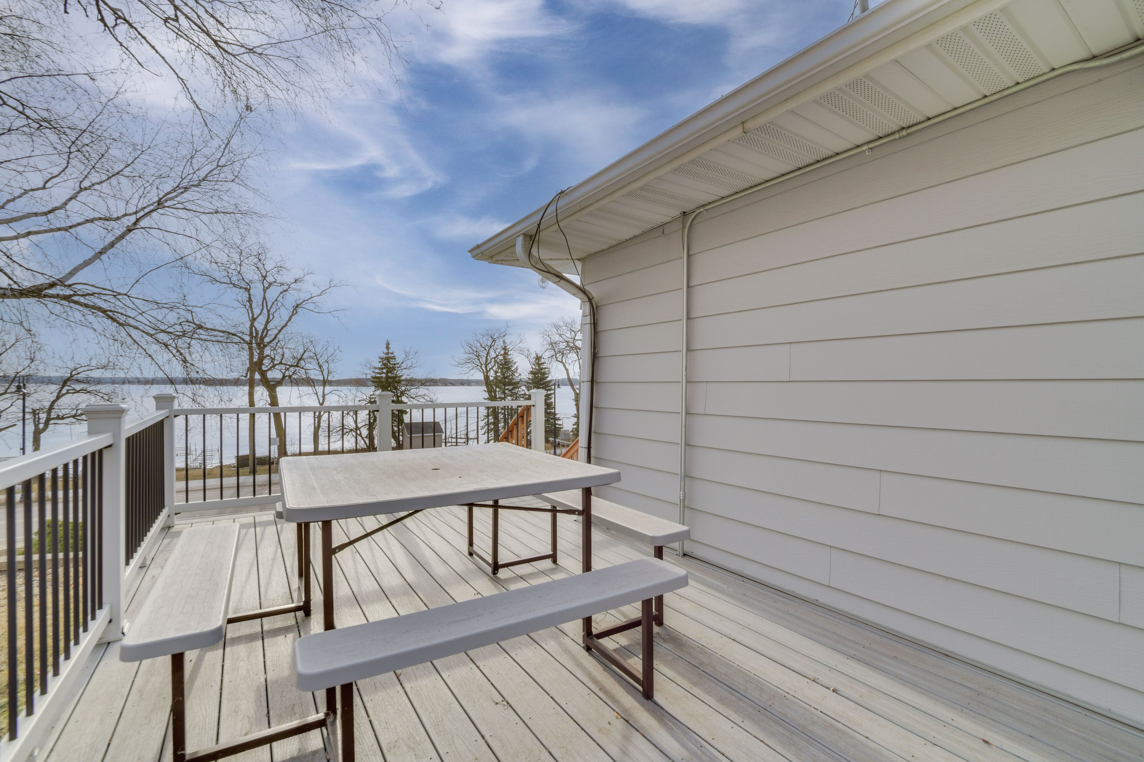 Private Deck | Lake View | 2 Mi to Downtown