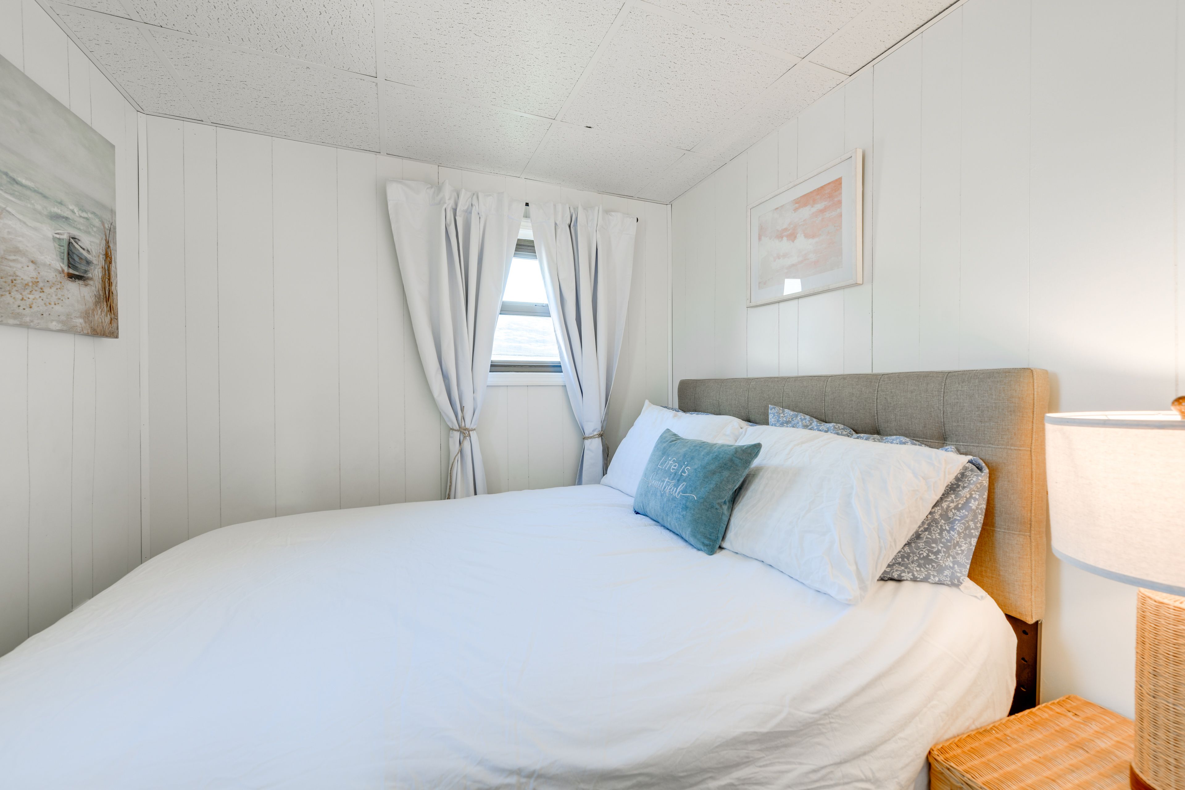 Bedroom | Full Bed | Linens Provided