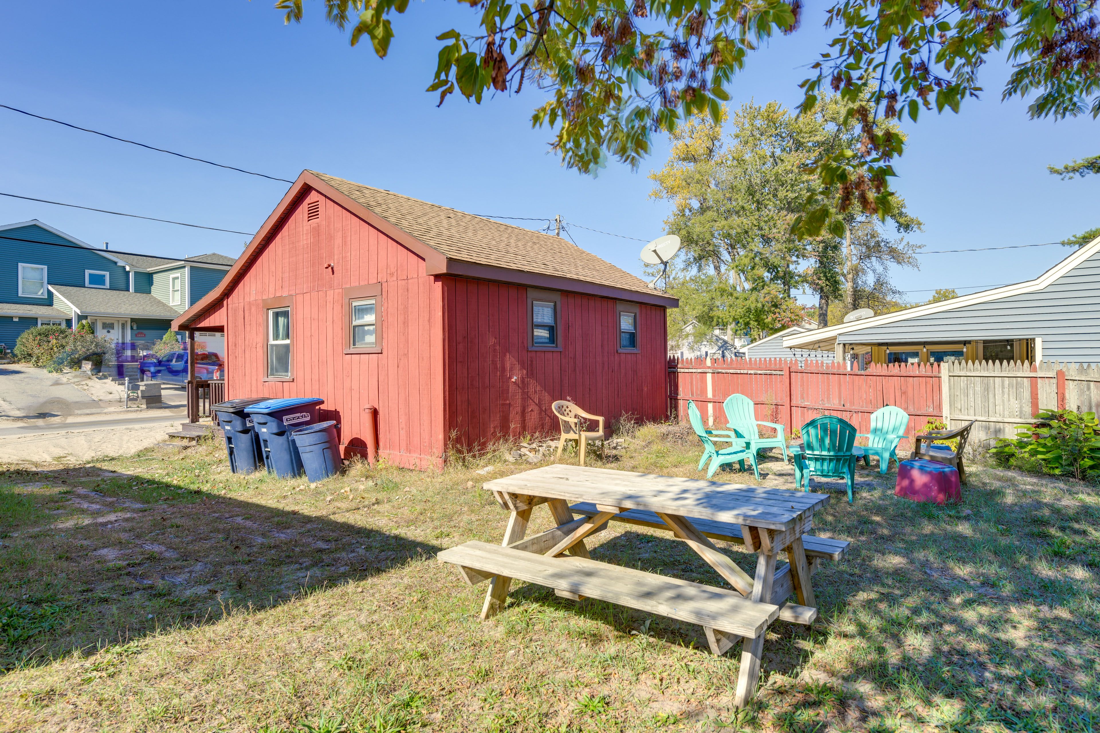 Shared Backyard | Outdoor Dining Area | Wood-Burning Fire Pit