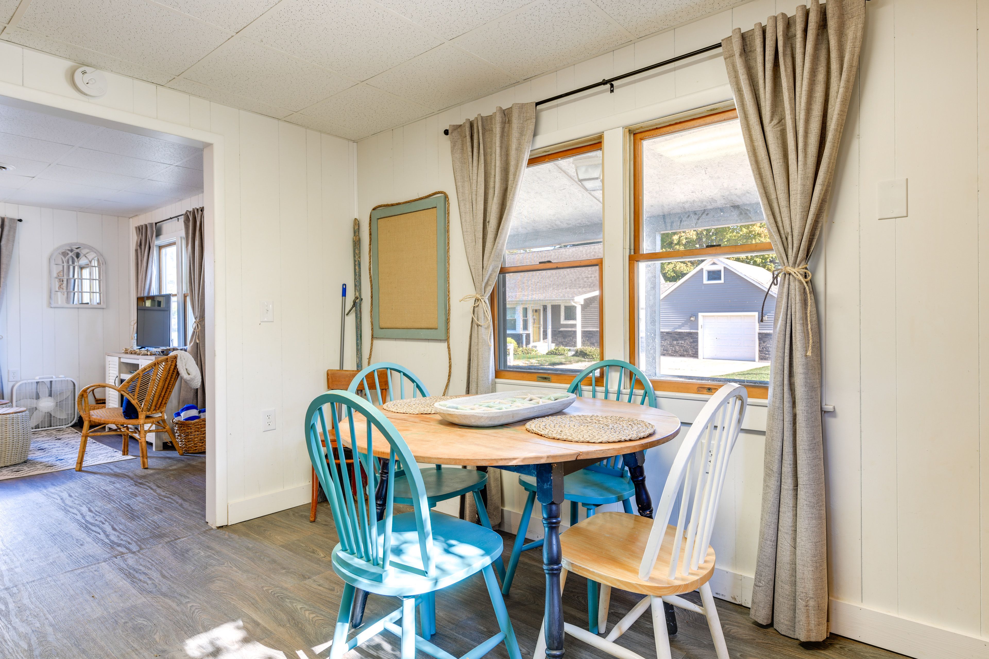 Dining Area | Dishware & Flatware Provided