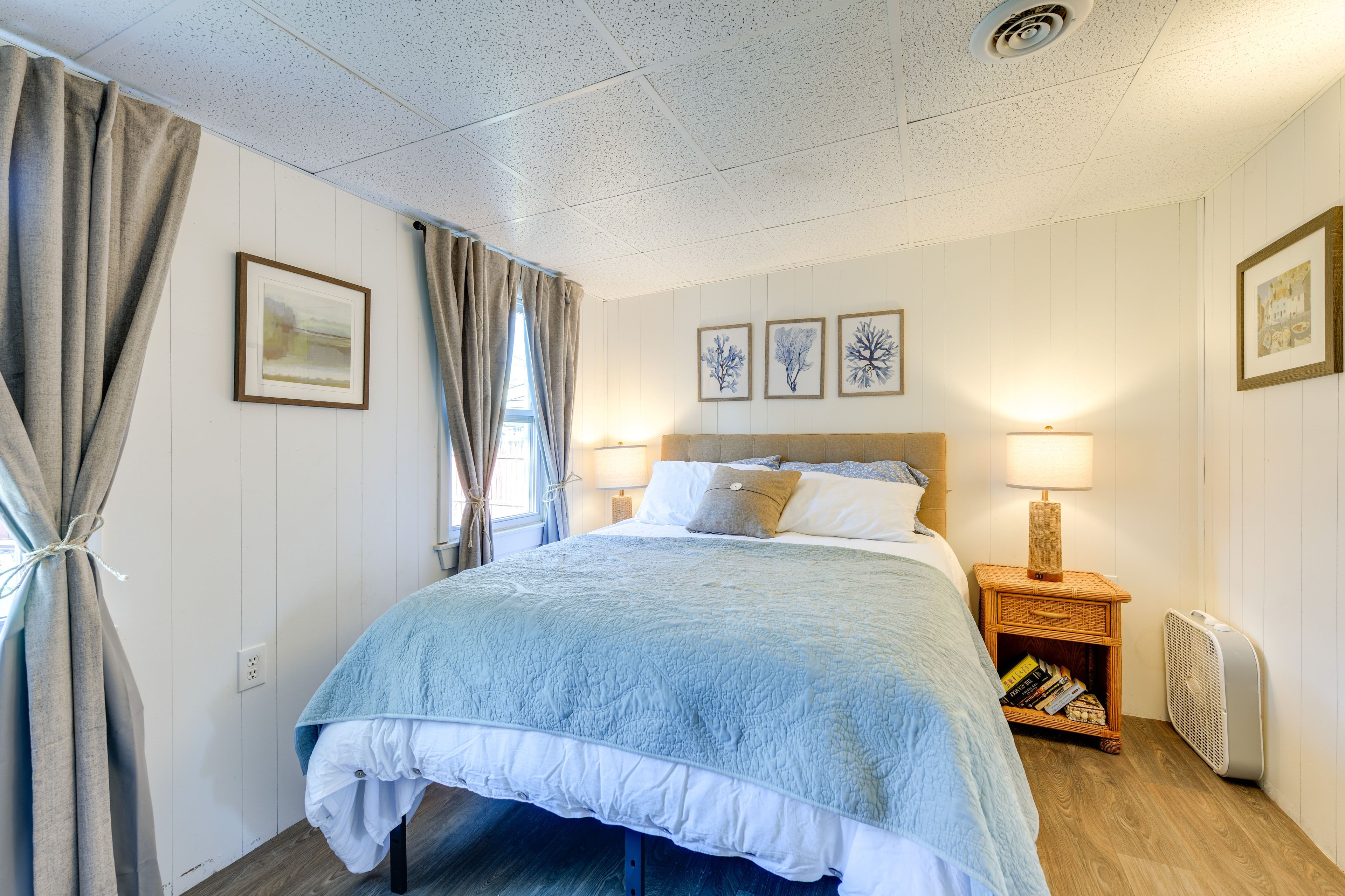 Bedroom 1 | Queen Bed | Smart TV | Linens Provided