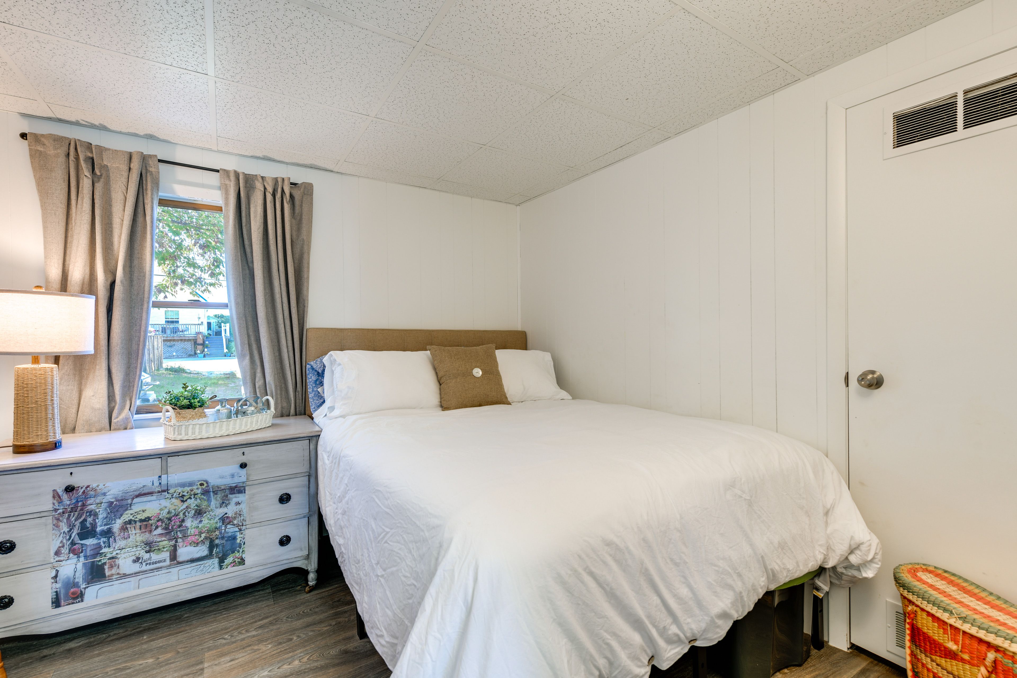 Bedroom 2 | Queen Bed