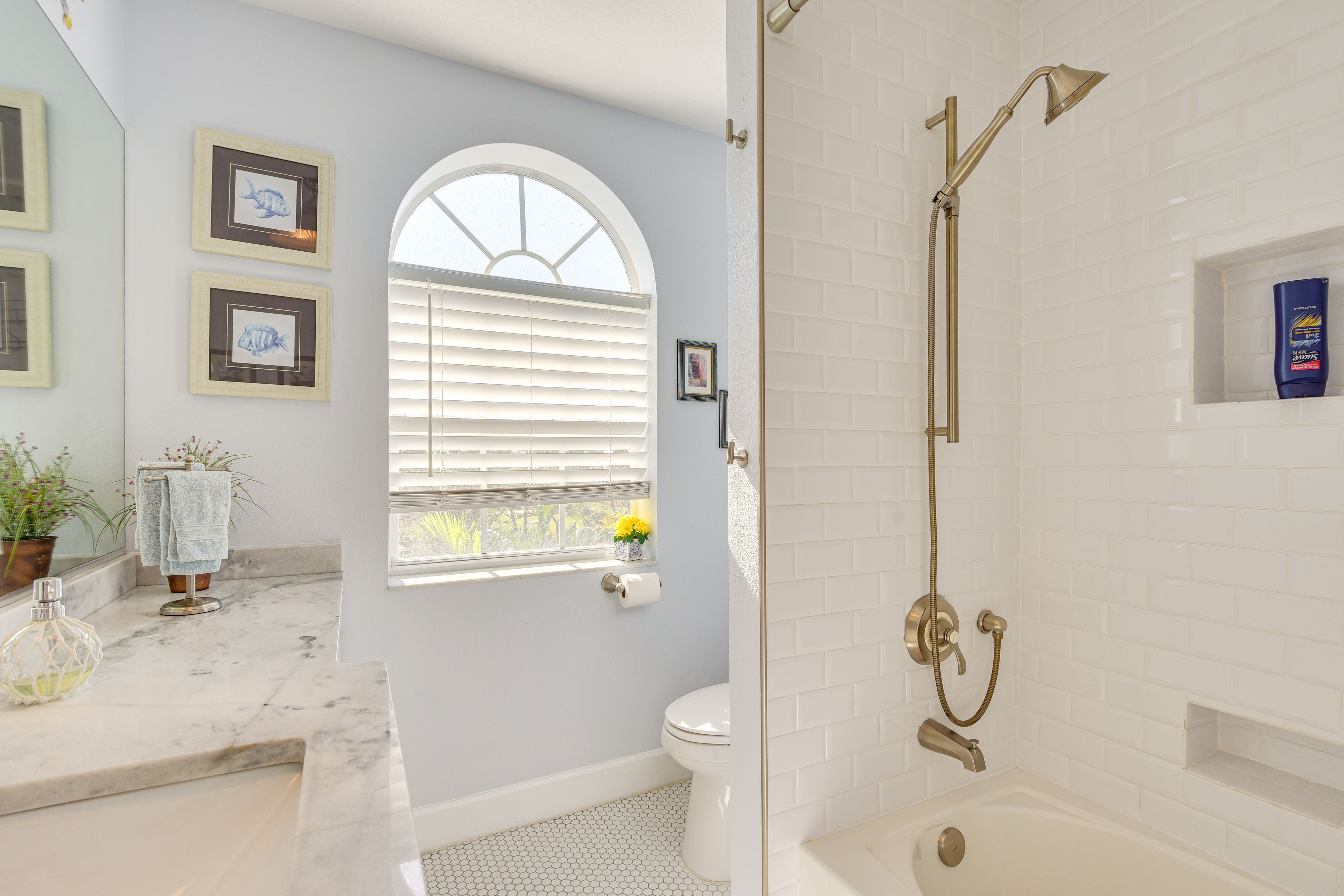 Full Bathroom | 2nd Floor