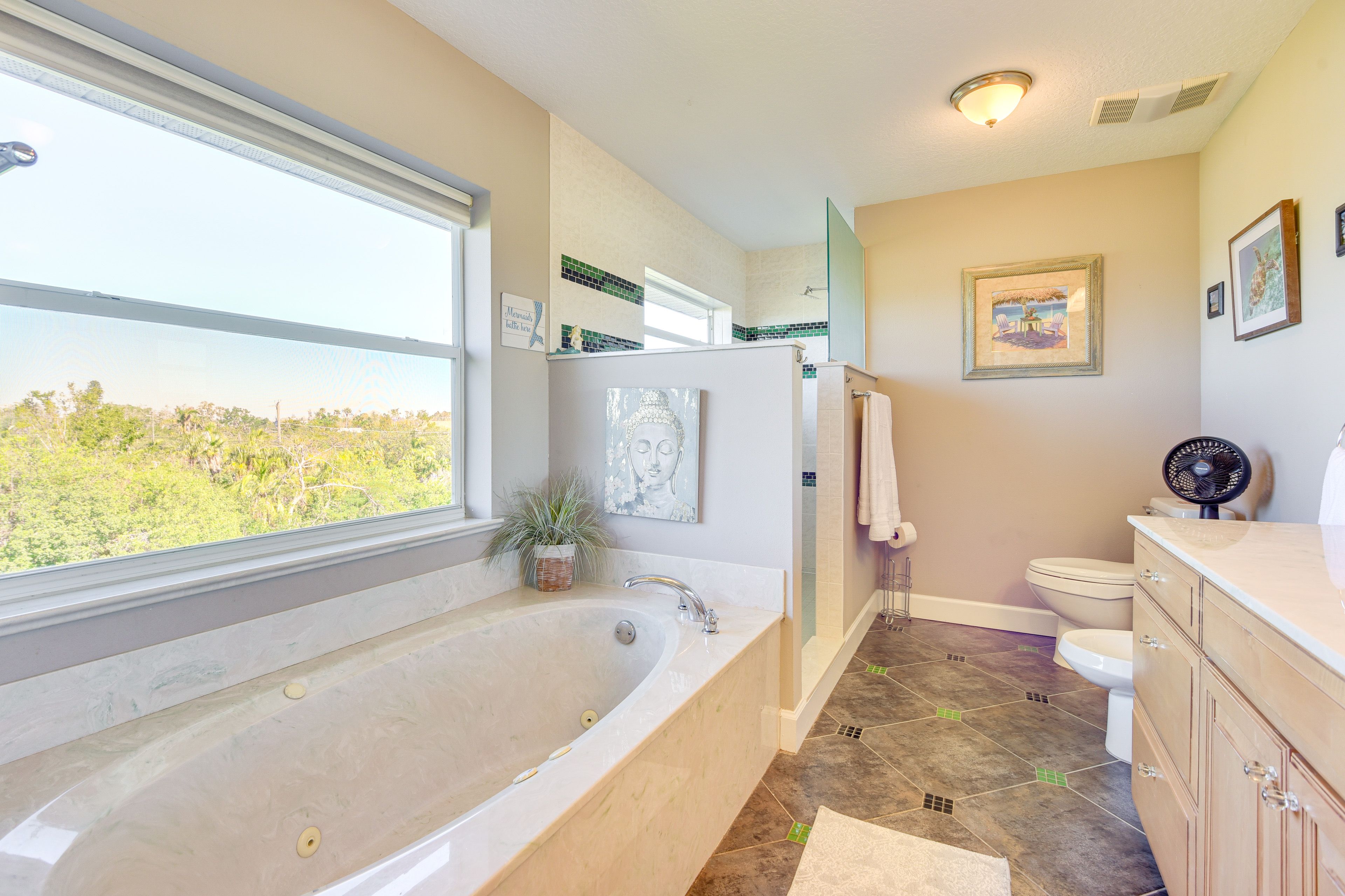 En-Suite Bathroom | 2nd Floor