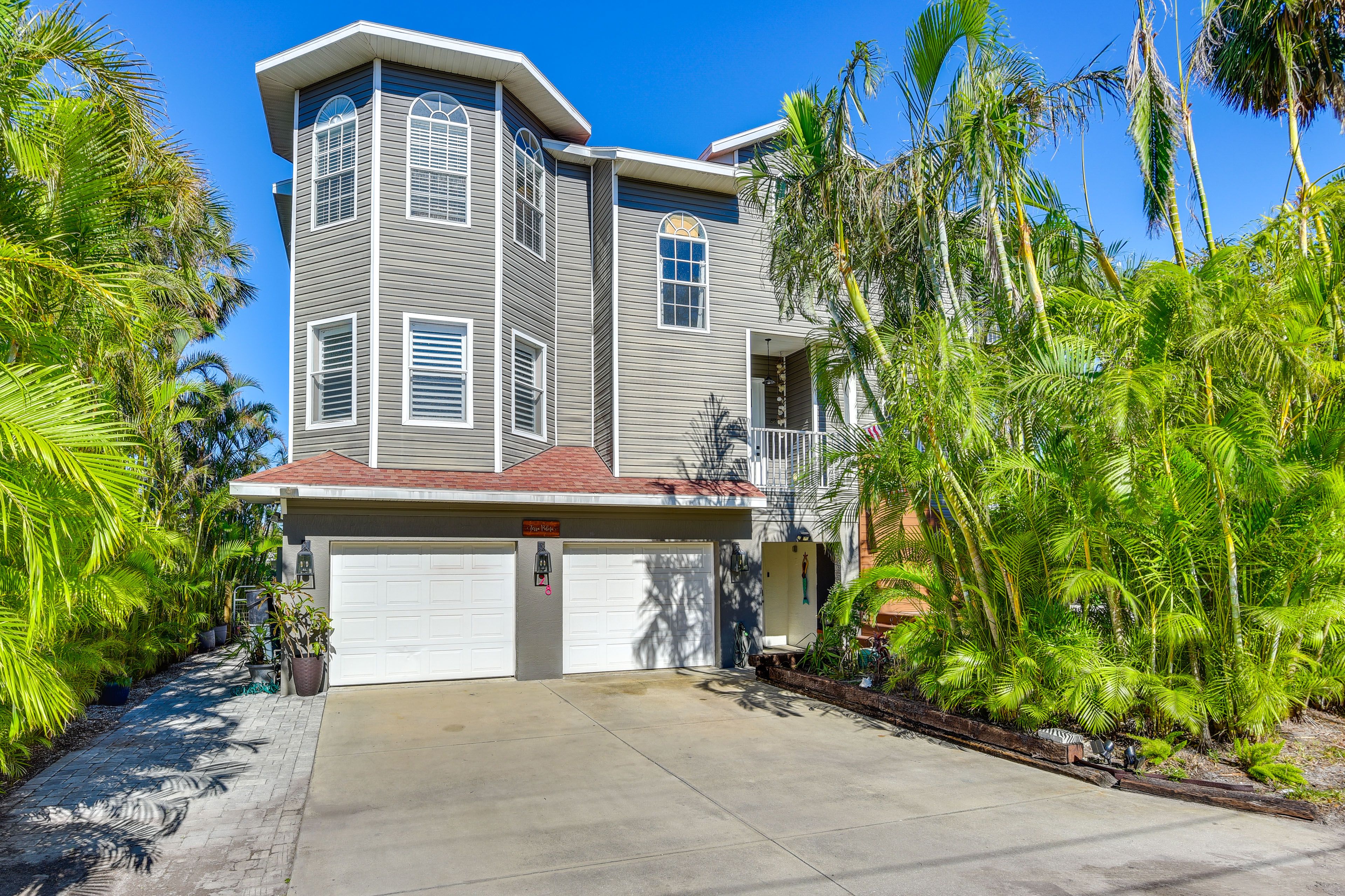 Parking | Garage (2 Vehicles) | Driveway (4 Vehicles) | RV/Trailer/Boat Parking