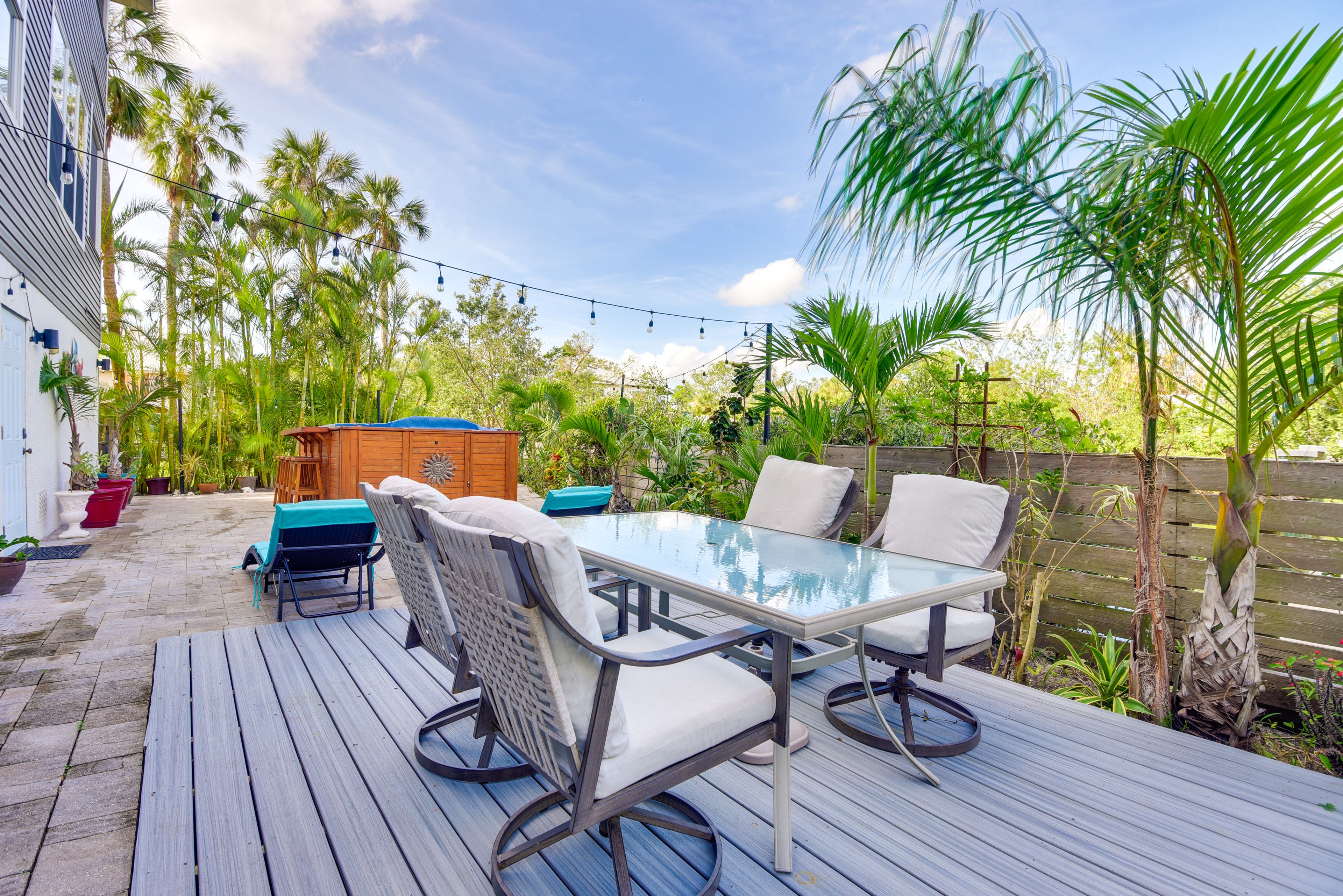 Deck | Outdoor Dining Area