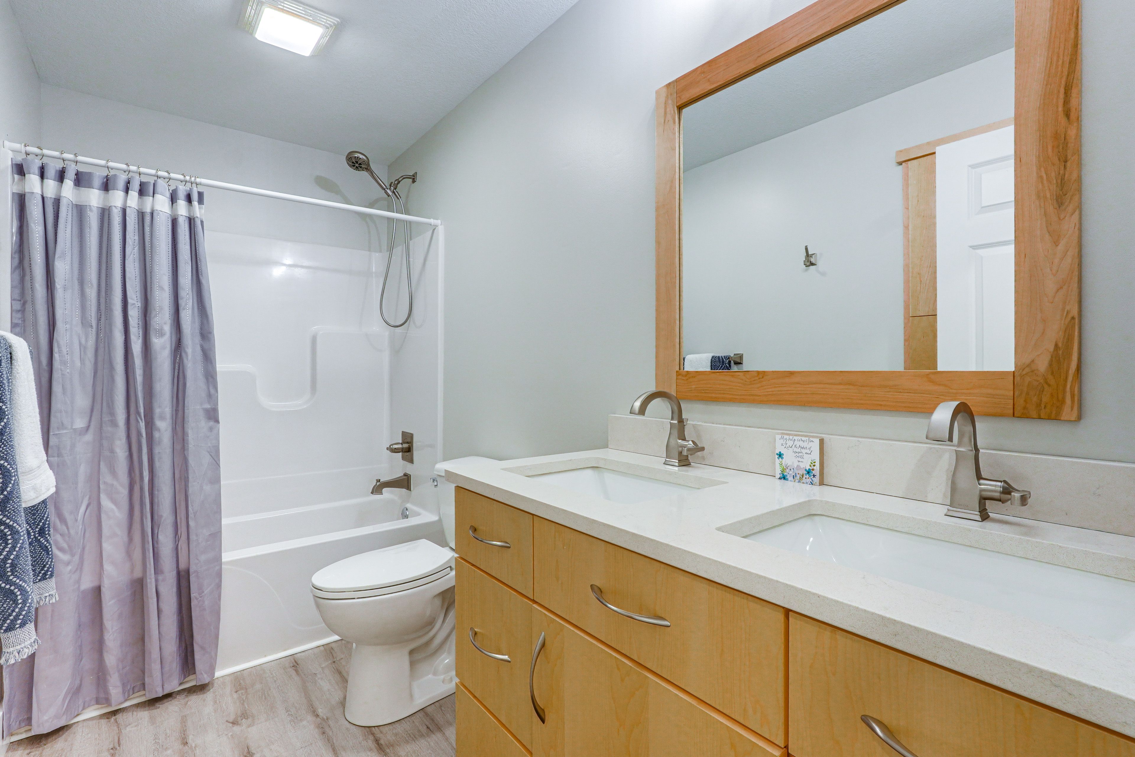 Full Bathroom | 2nd Floor