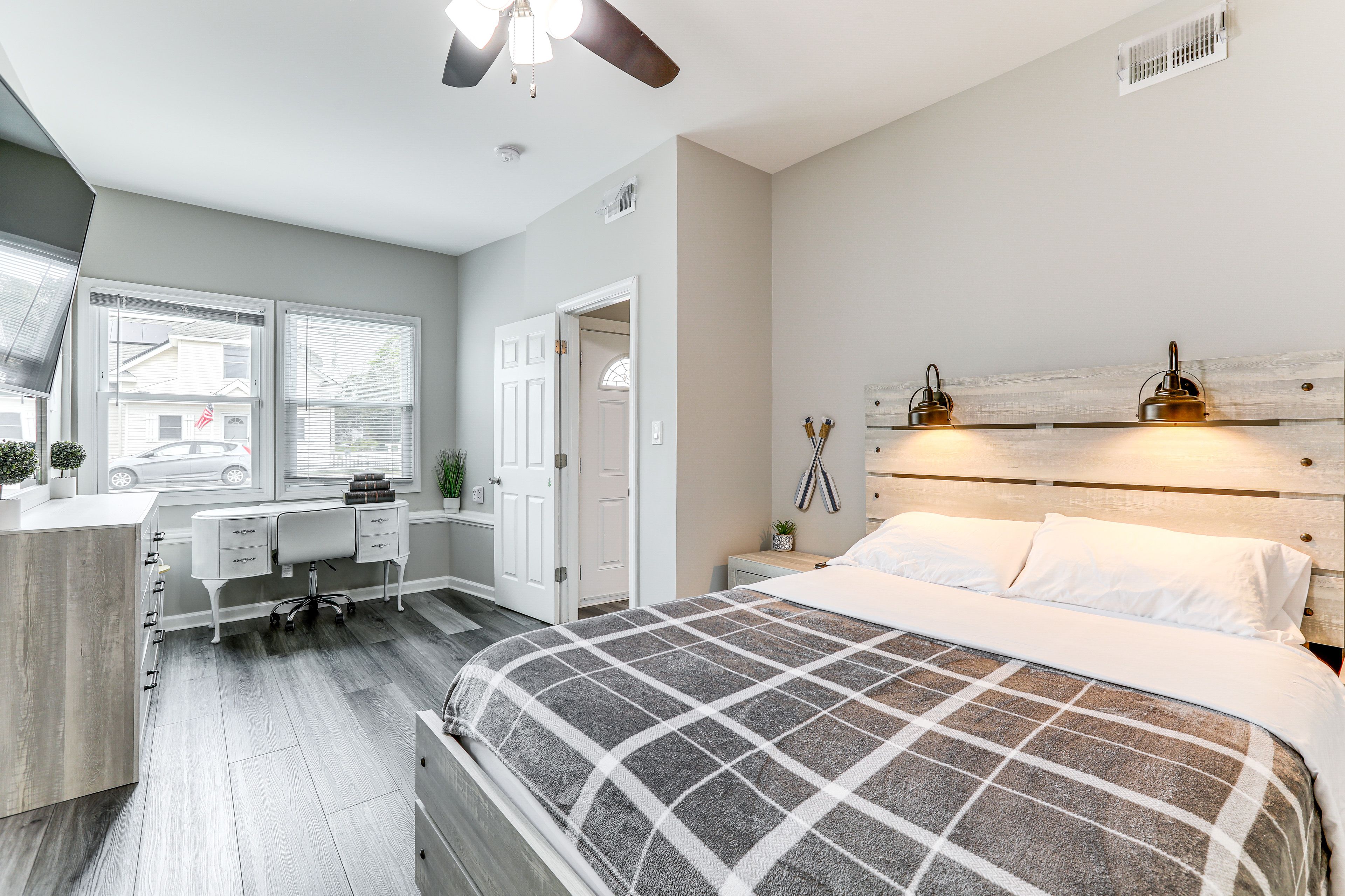 Bedroom 1 | Queen Bed | Smart TV w/ Cable | Linens Provided | Desk Workspace