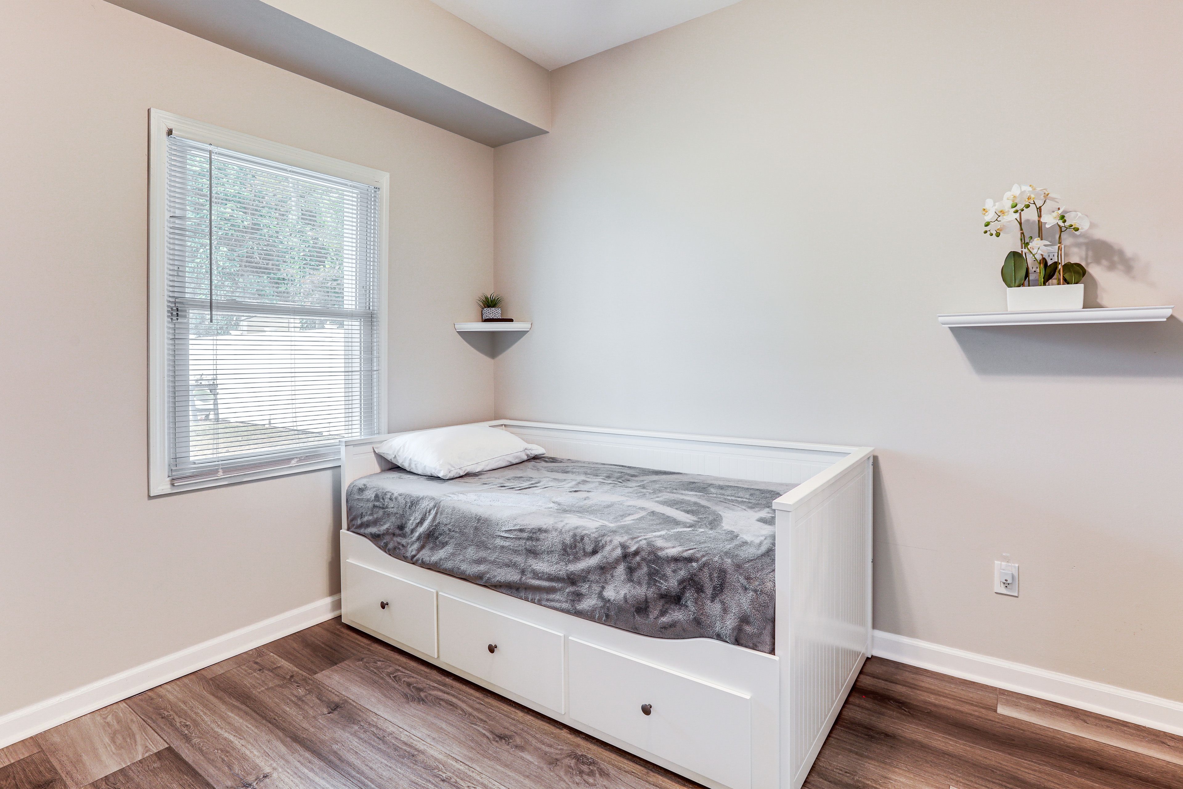 Bedroom 3 | Twin Daybed w/ Twin Trundle | Smart TV w/ Cable