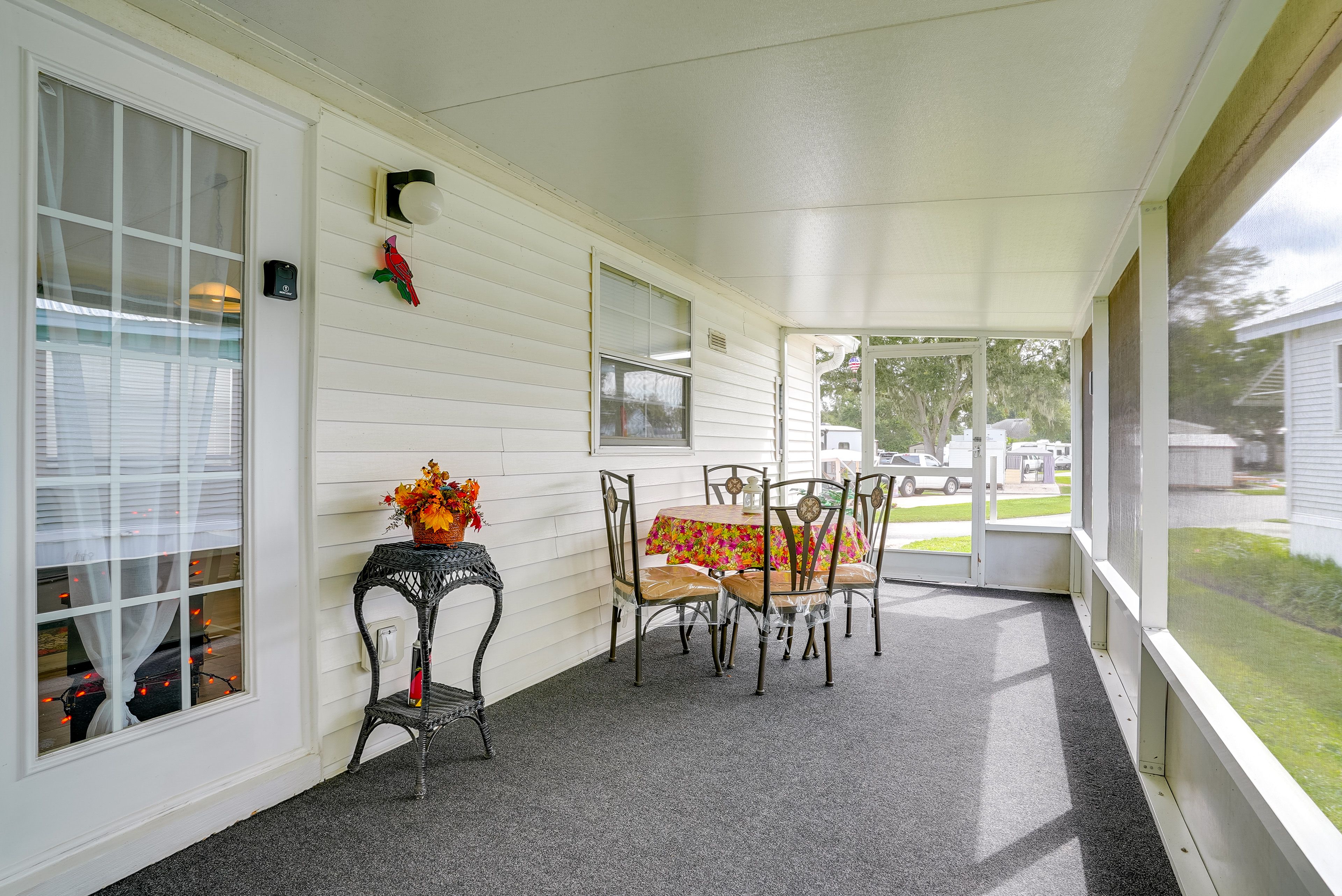 Screened Porch | Outdoor Dining
