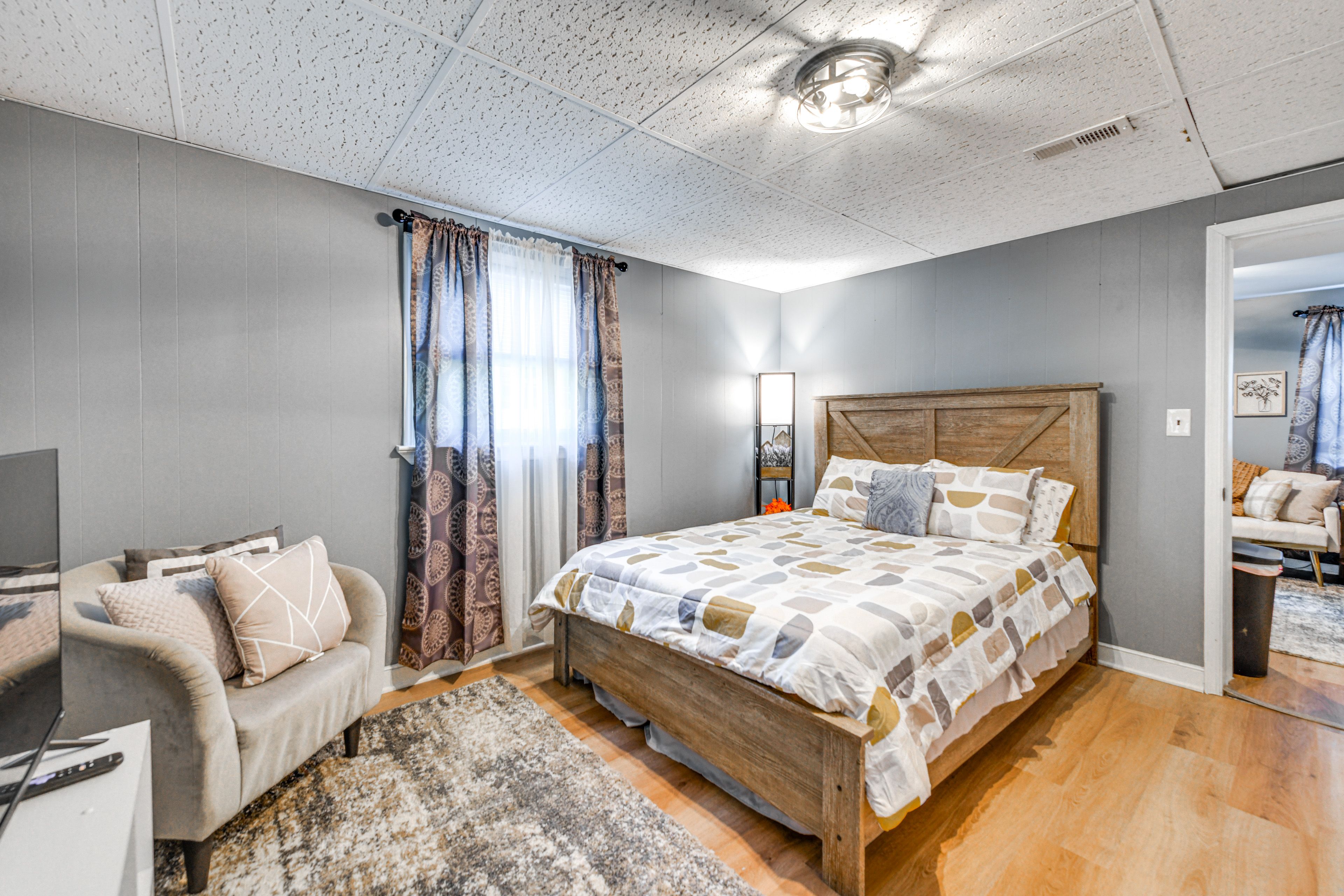 Bedroom 2 | Queen Bed