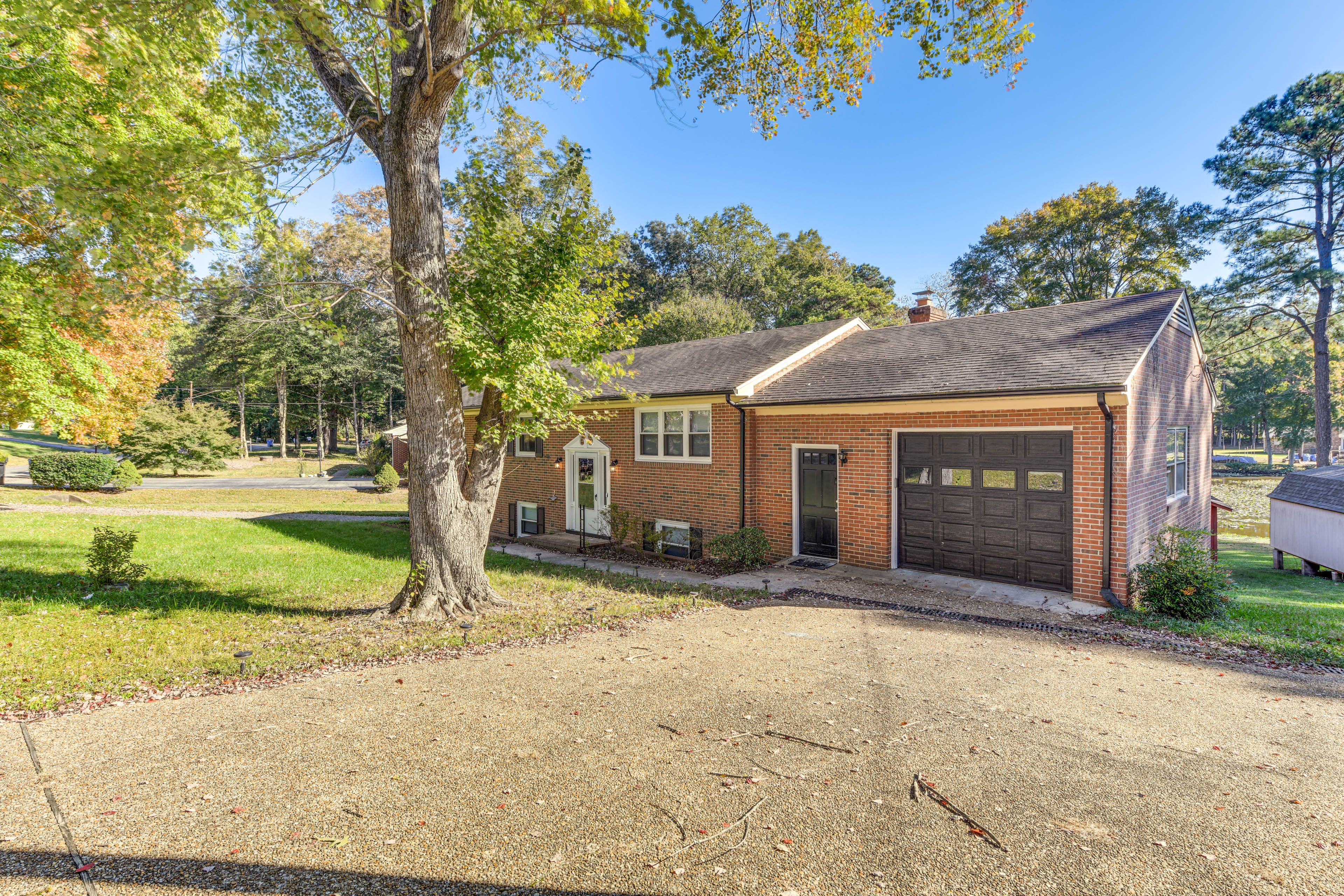 Parking | Driveway (4 Vehicles) | RV/Trailer Parking | Free Street Parking