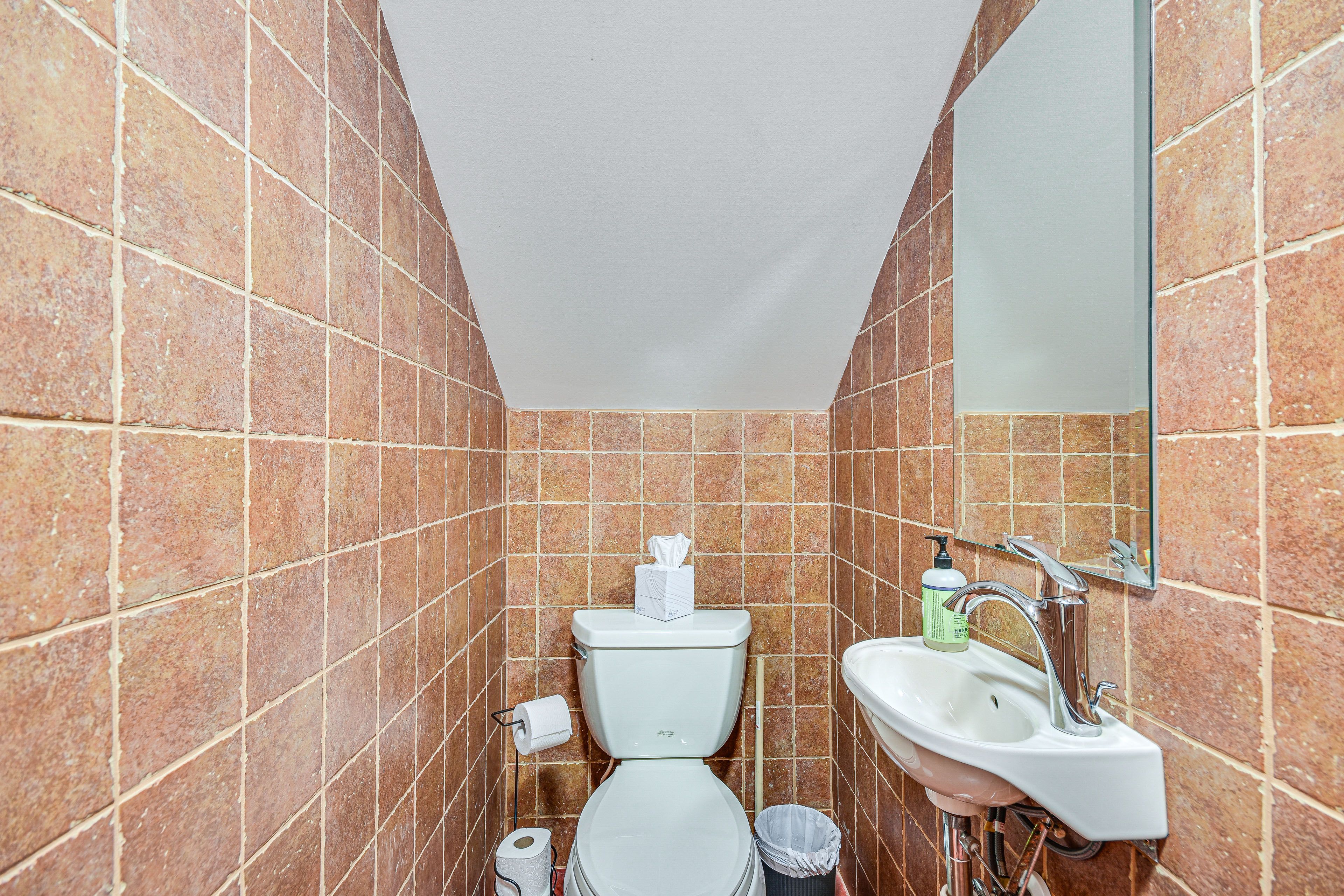 Full Bathroom | 1st Floor