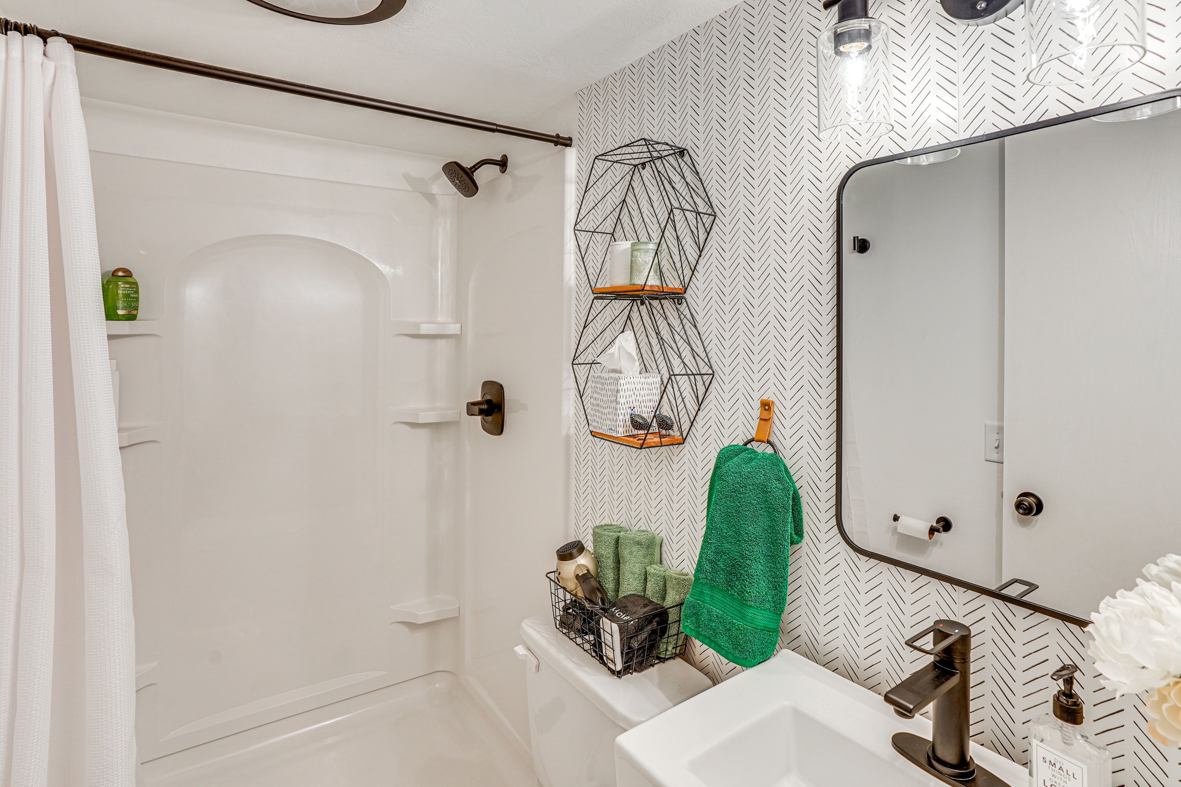 Full Bathroom | Basement | Complimentary Toiletries