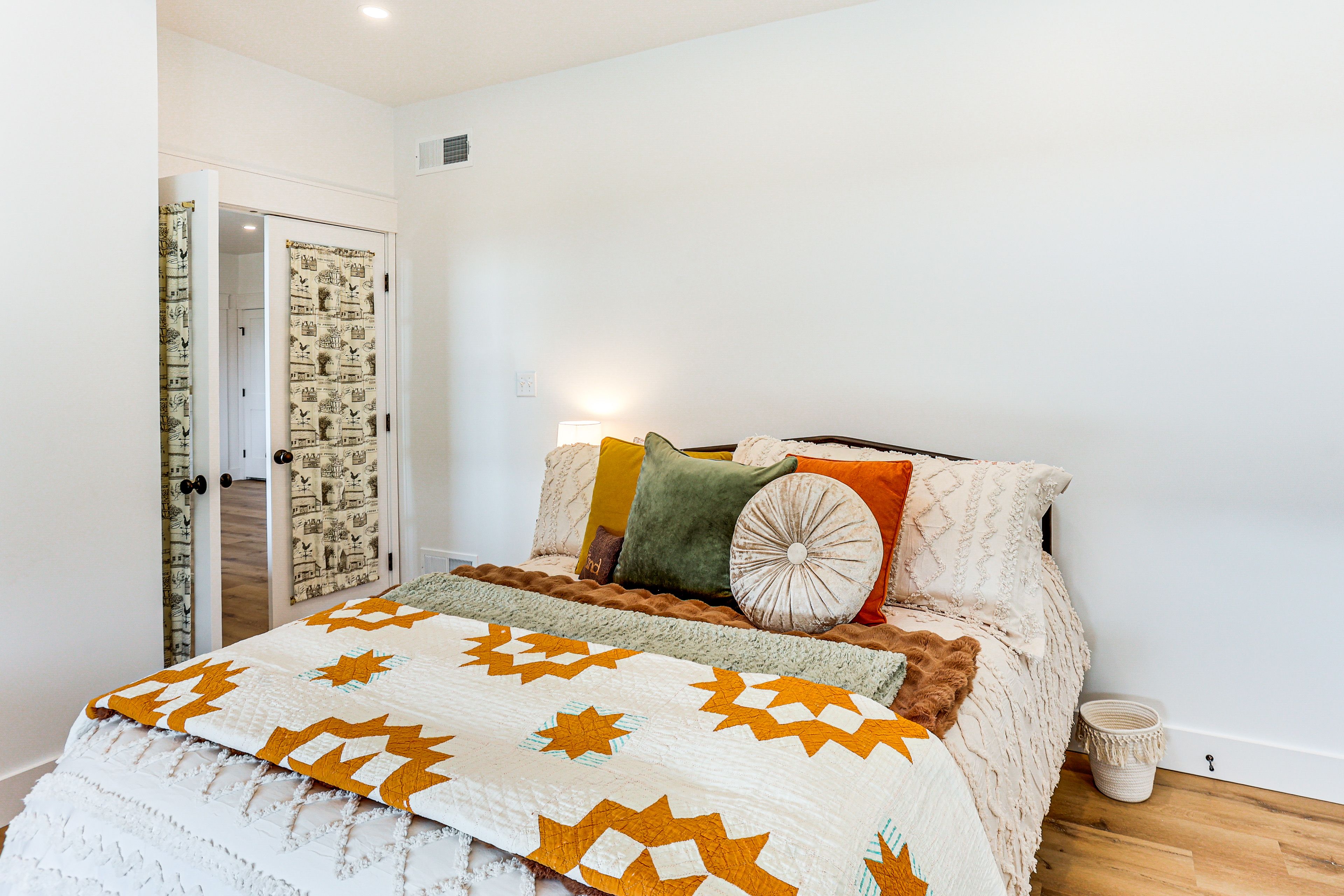 Bedroom 2 | 1st Floor | Queen Bed | Linens Provided