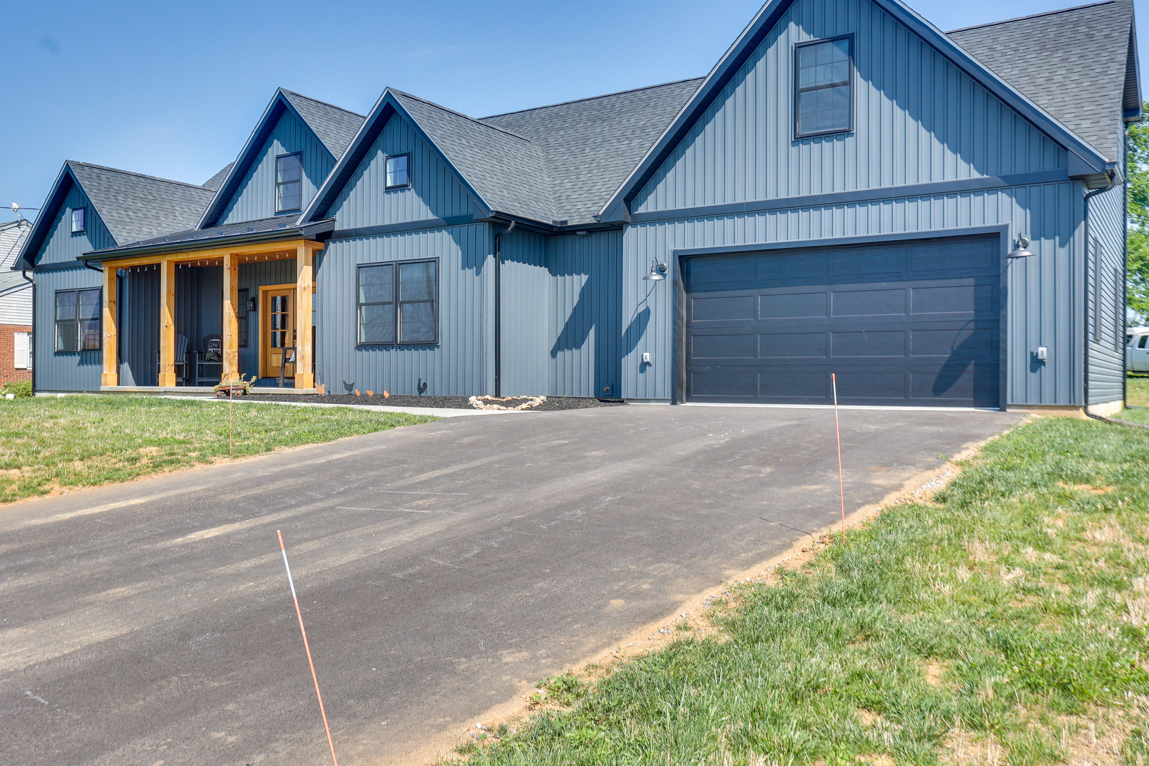 Parking | Driveway (6 Vehicles)