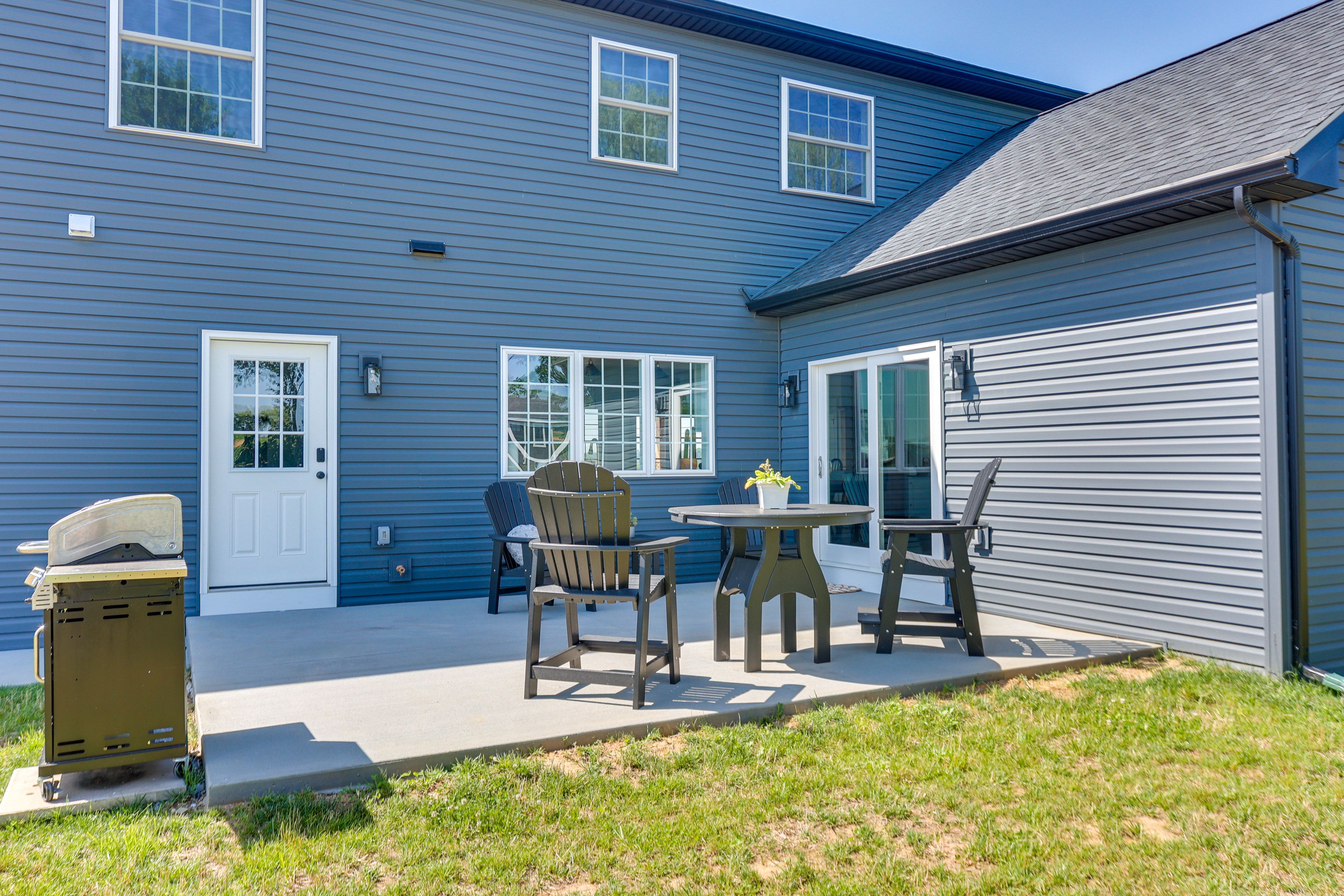 Patio | Outdoor Dining | Gas Grill