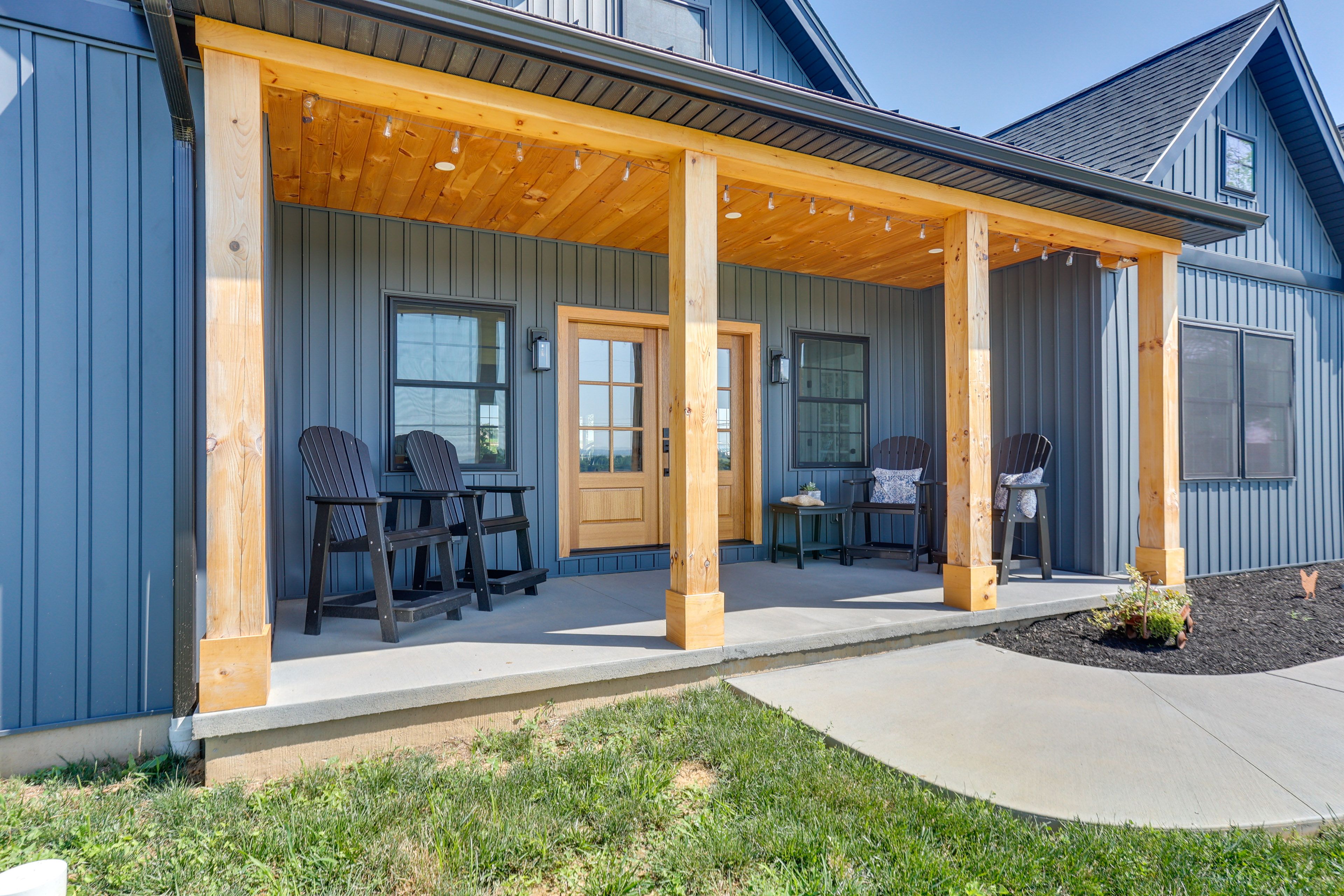 Front Exterior | Covered Porch
