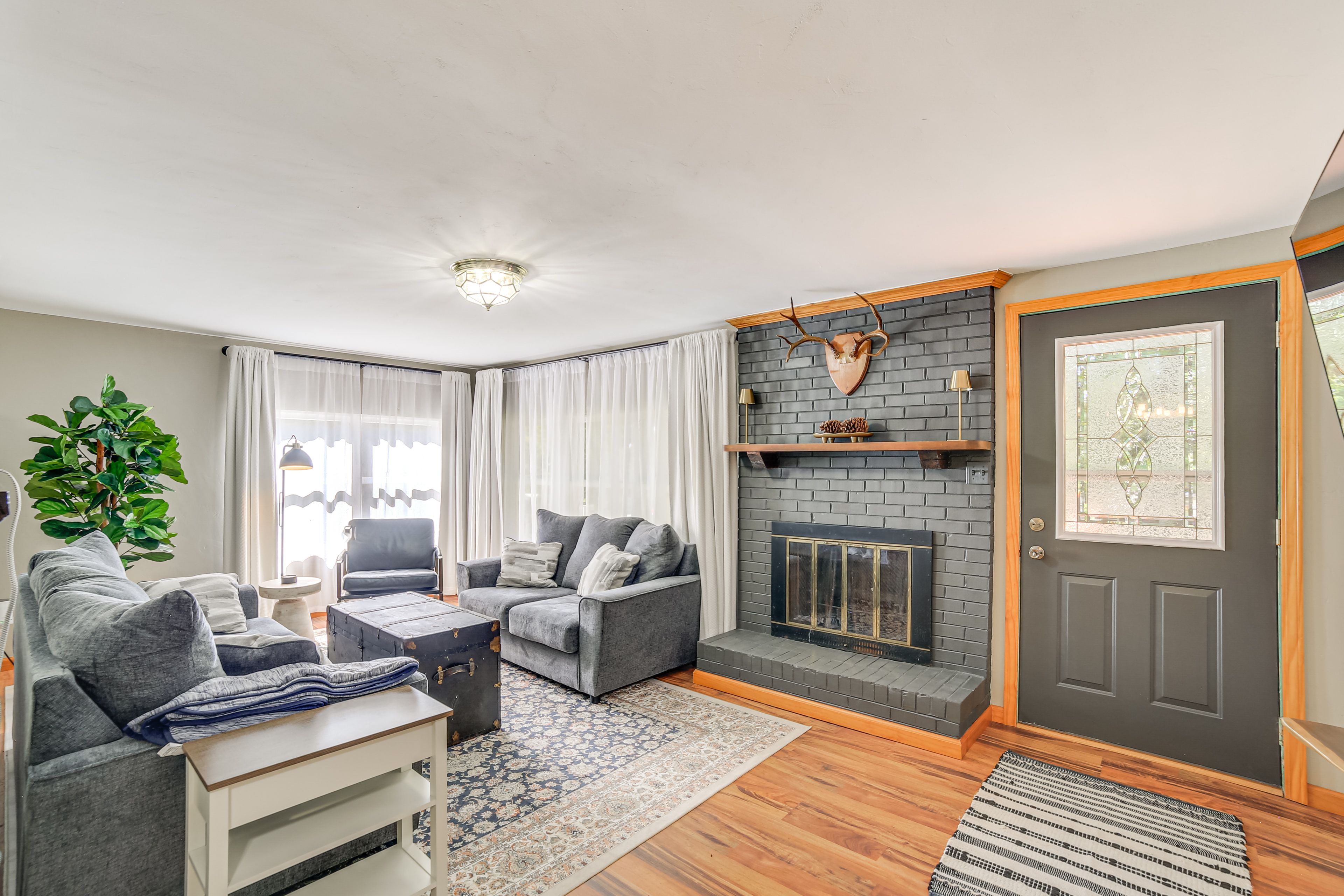 Living Room | Fireplace (Decorative Only)