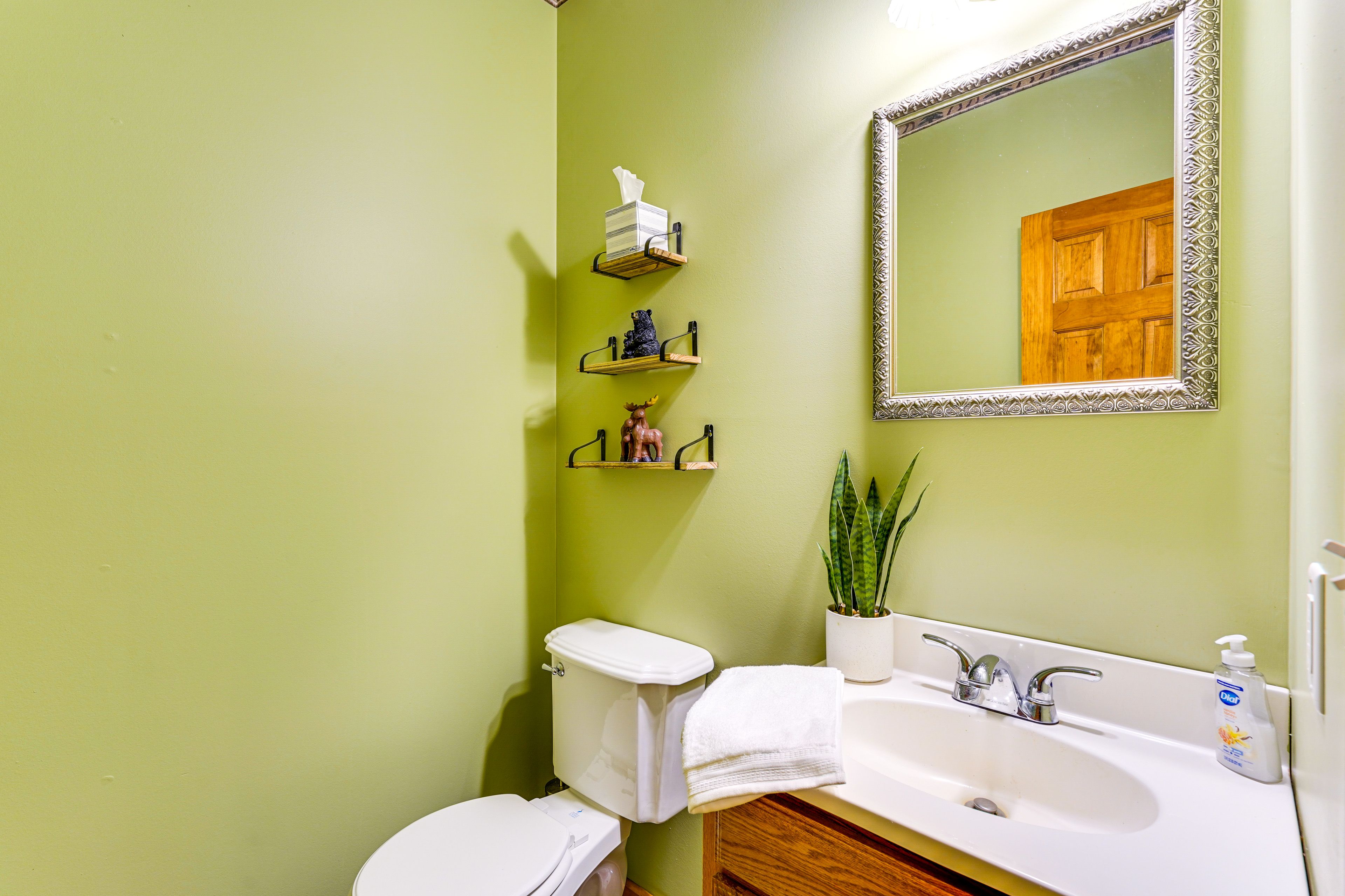 Half Bathroom | 1st Floor