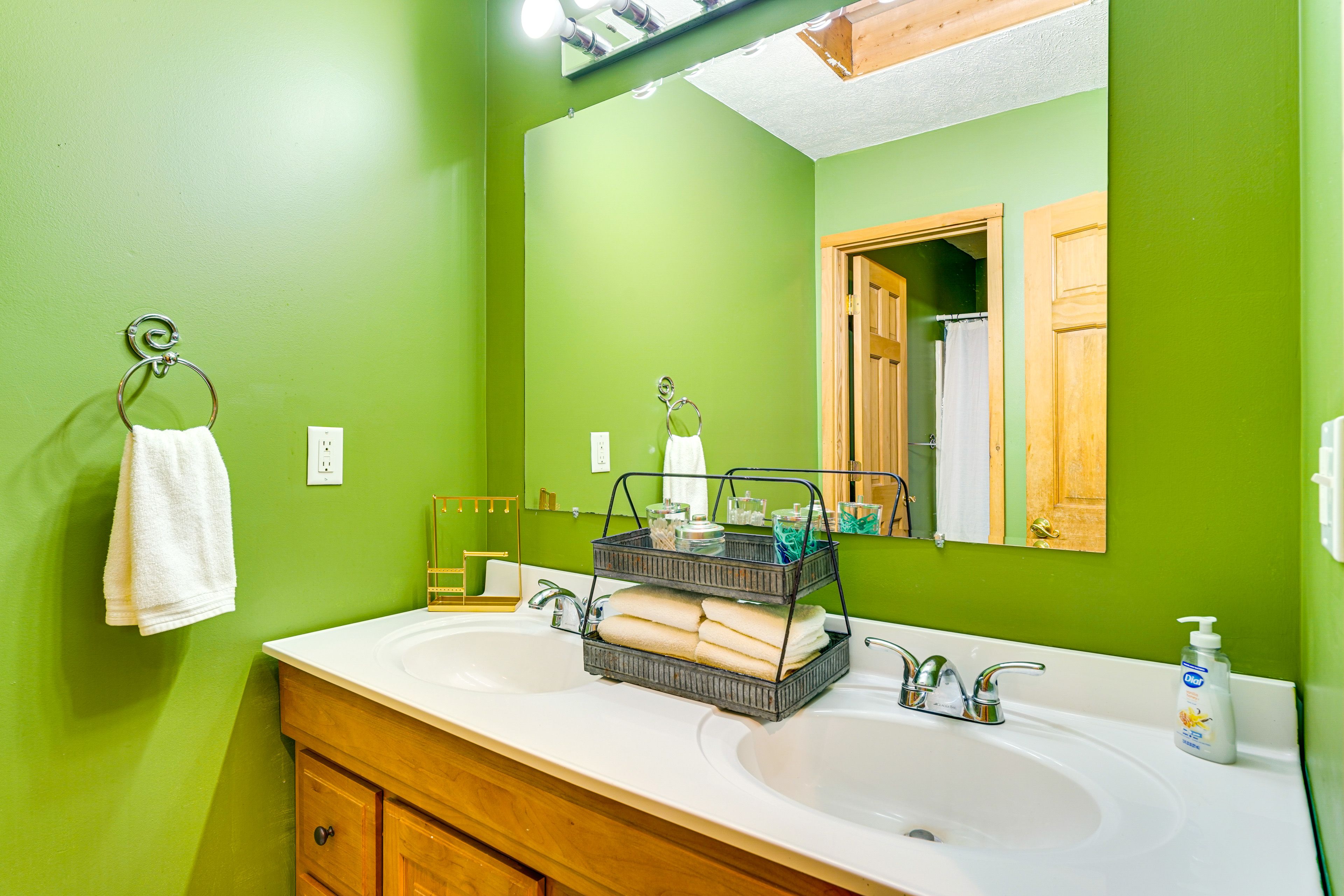 Bathroom | 2nd Floor