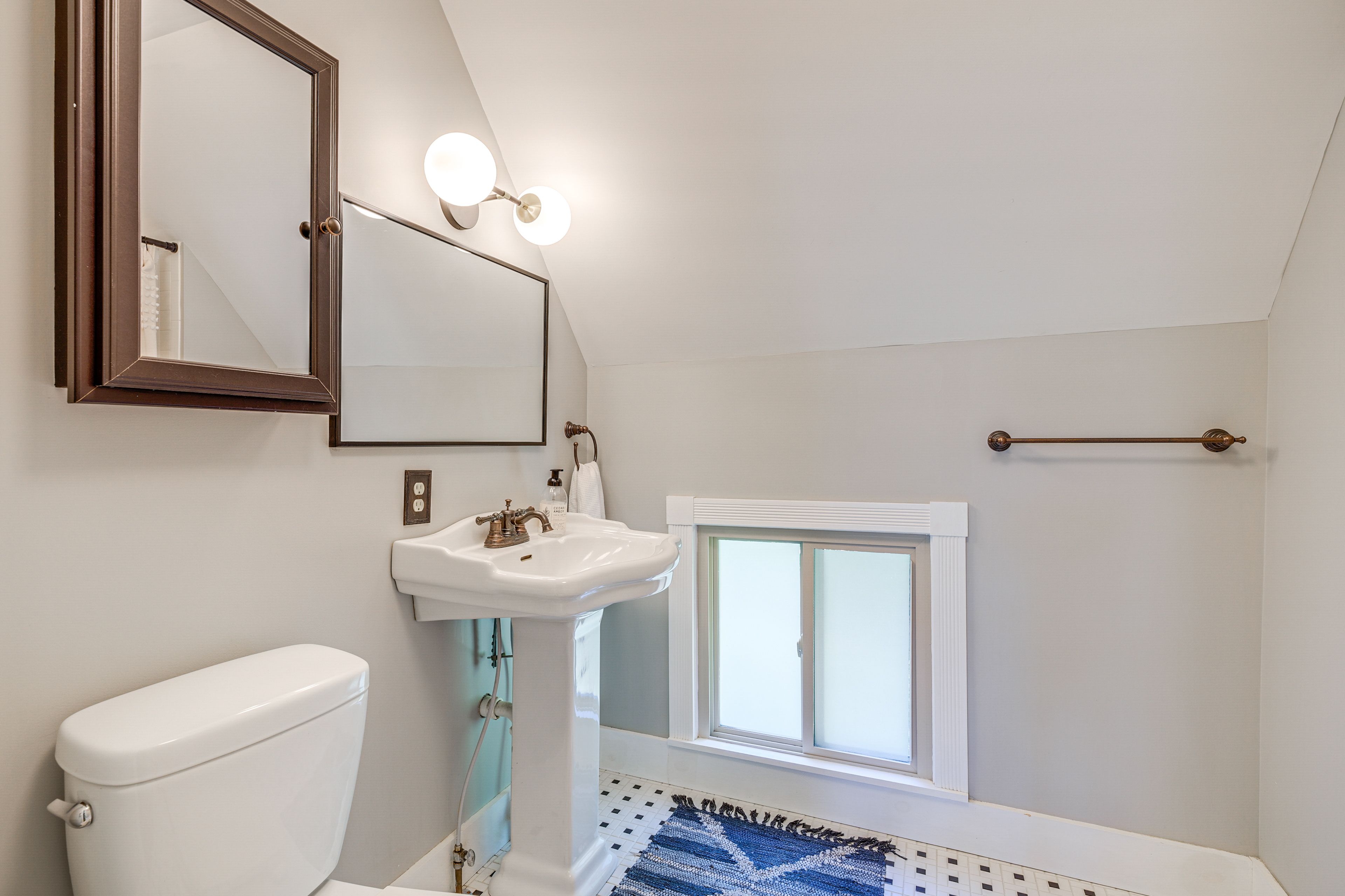 En-Suite Bathroom | Shower | Towels Provided | 2nd Floor