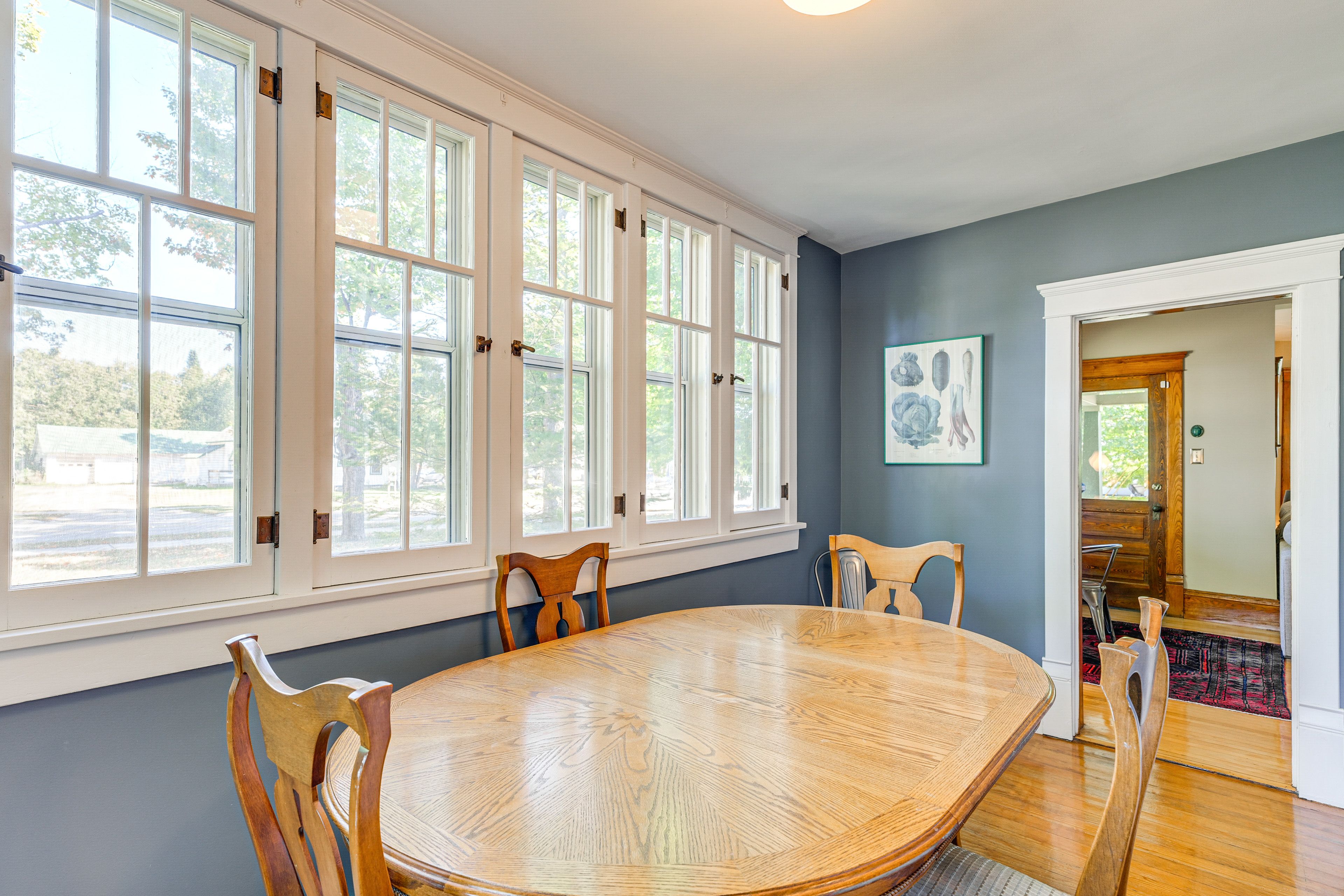 Dining Area | Dishware/Flatware Provided | 1st Floor