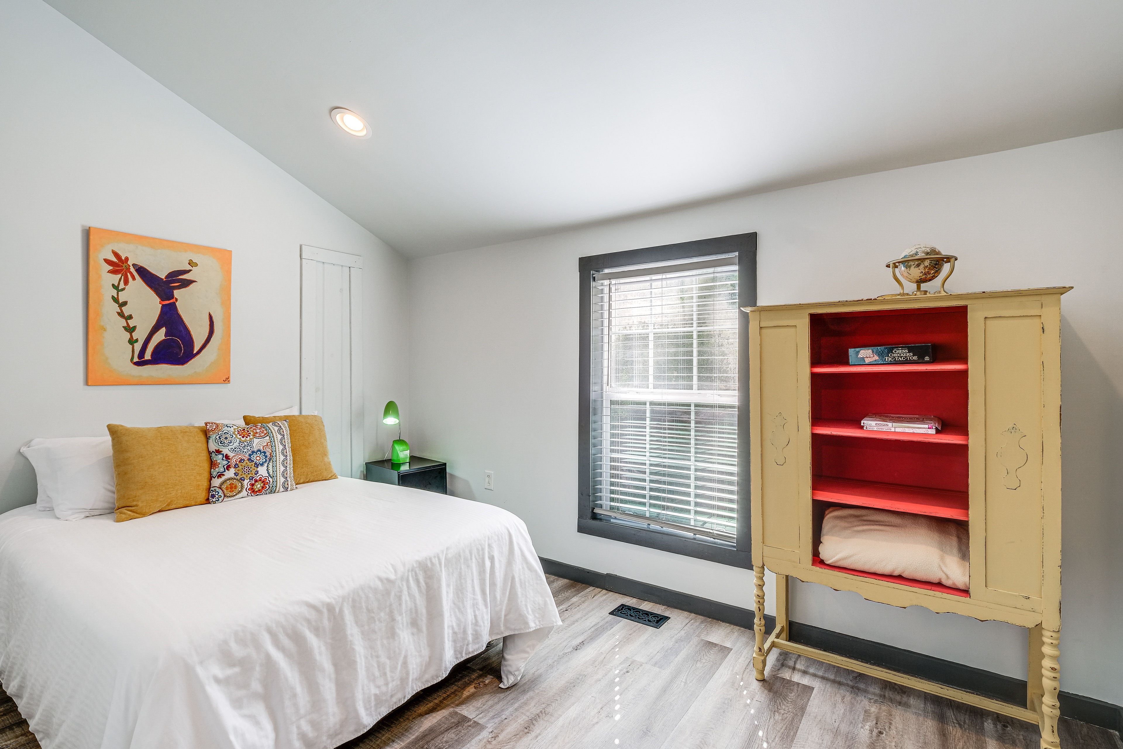 Bedroom 2 | Queen Bed