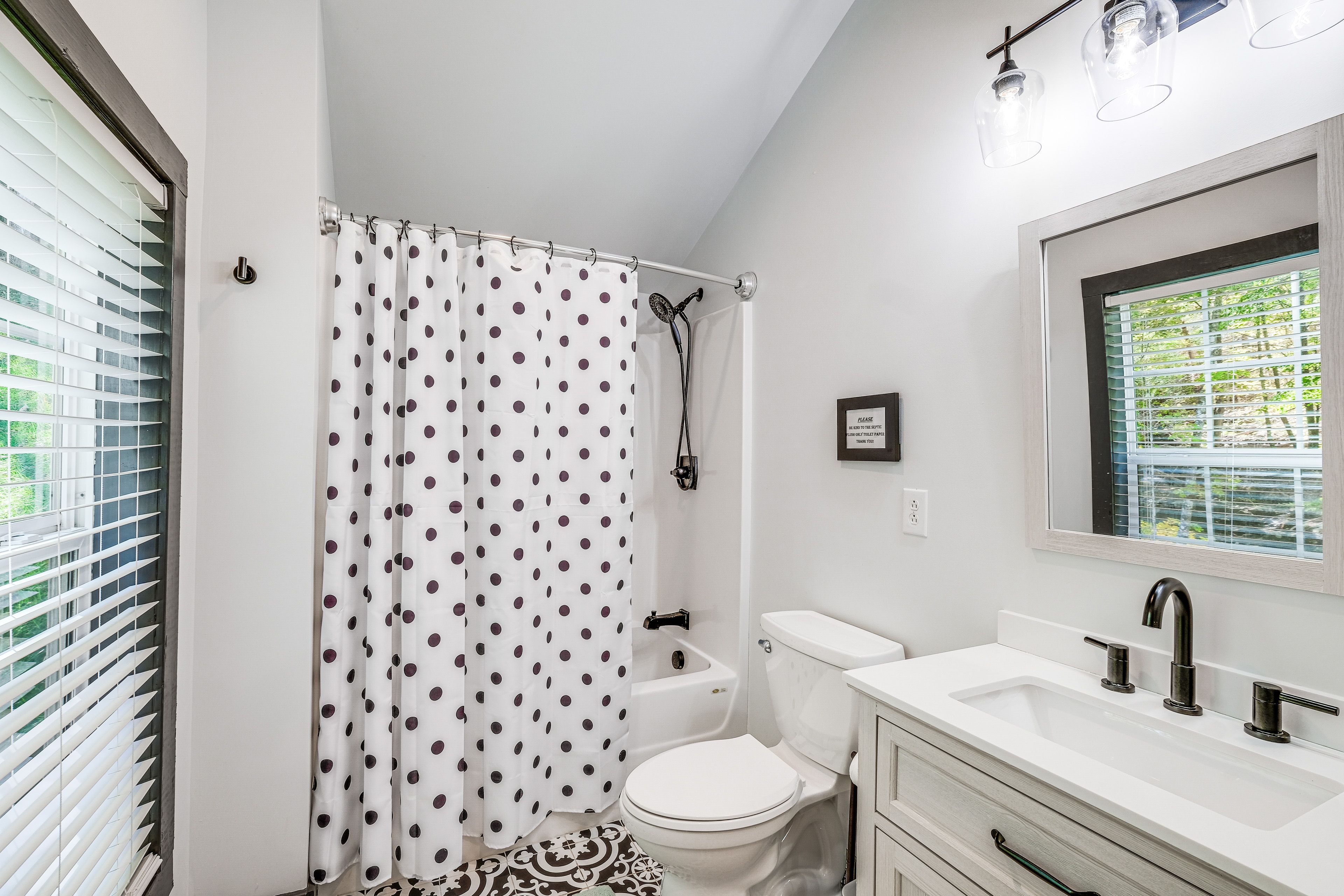 Full Bathroom | Shower/Tub Combo