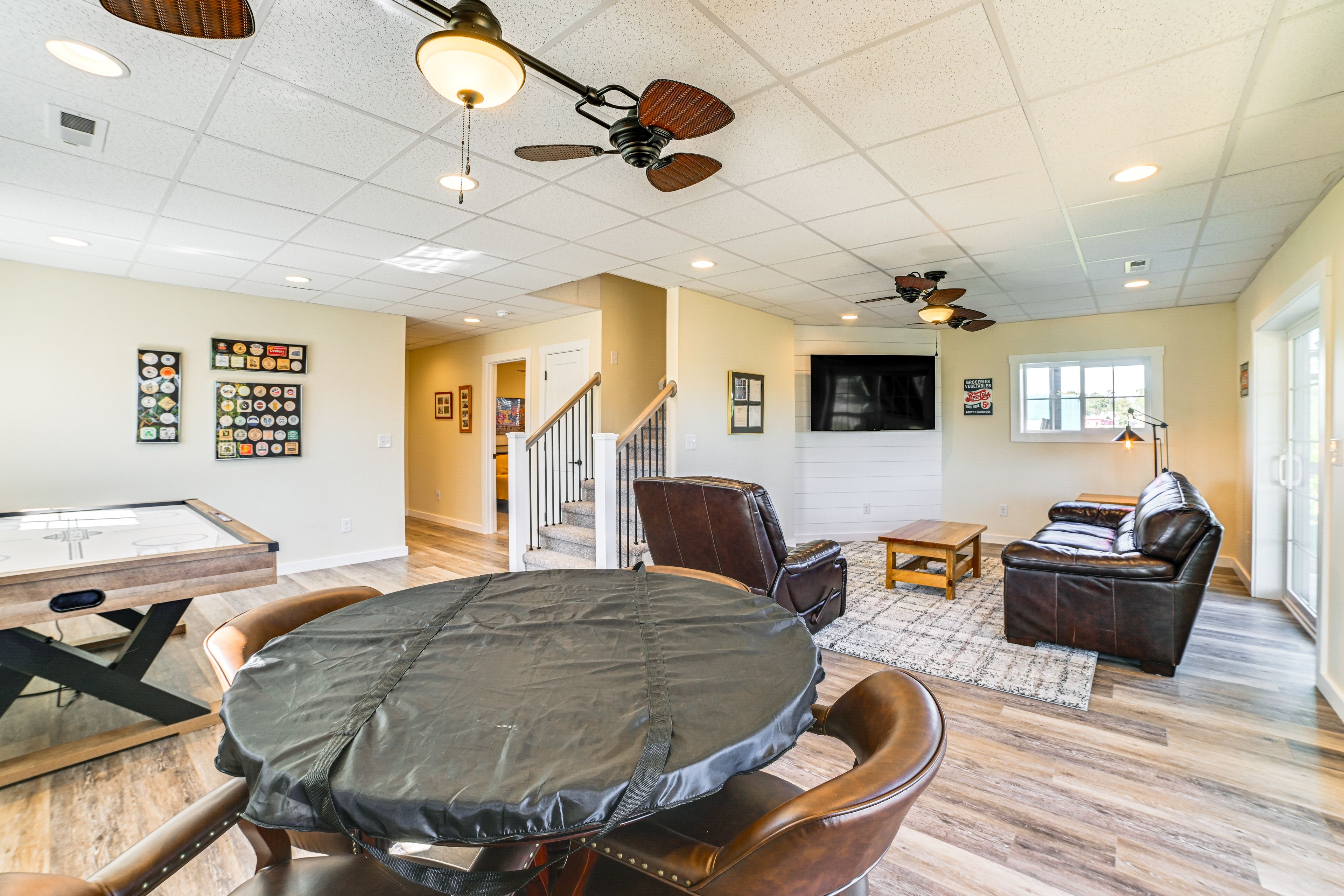 Game Room | Poker Table | Air Hockey | Smart TV | Basement