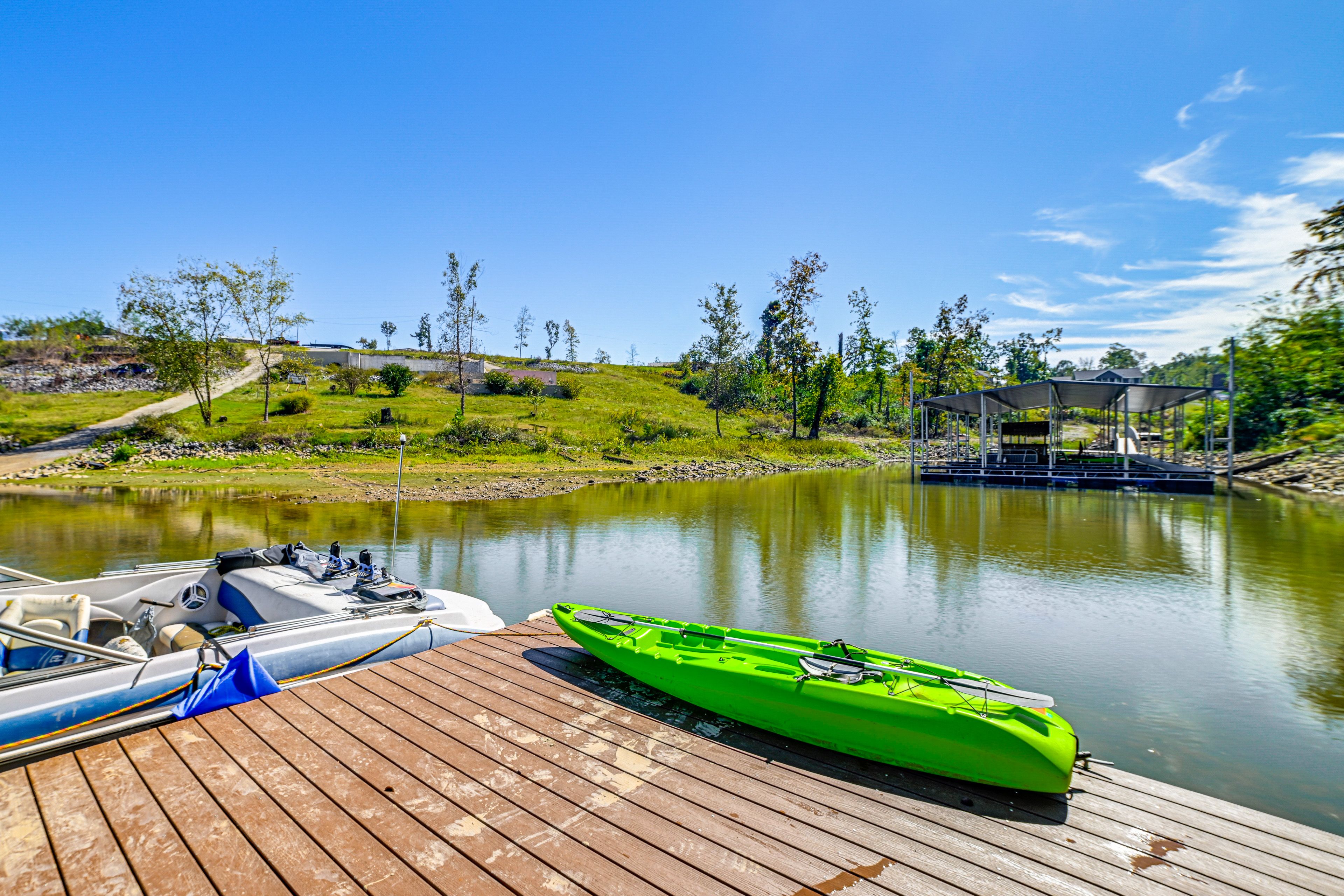 Shared Dock | Kentucky Lake Access On-Site | Kayaks Provided