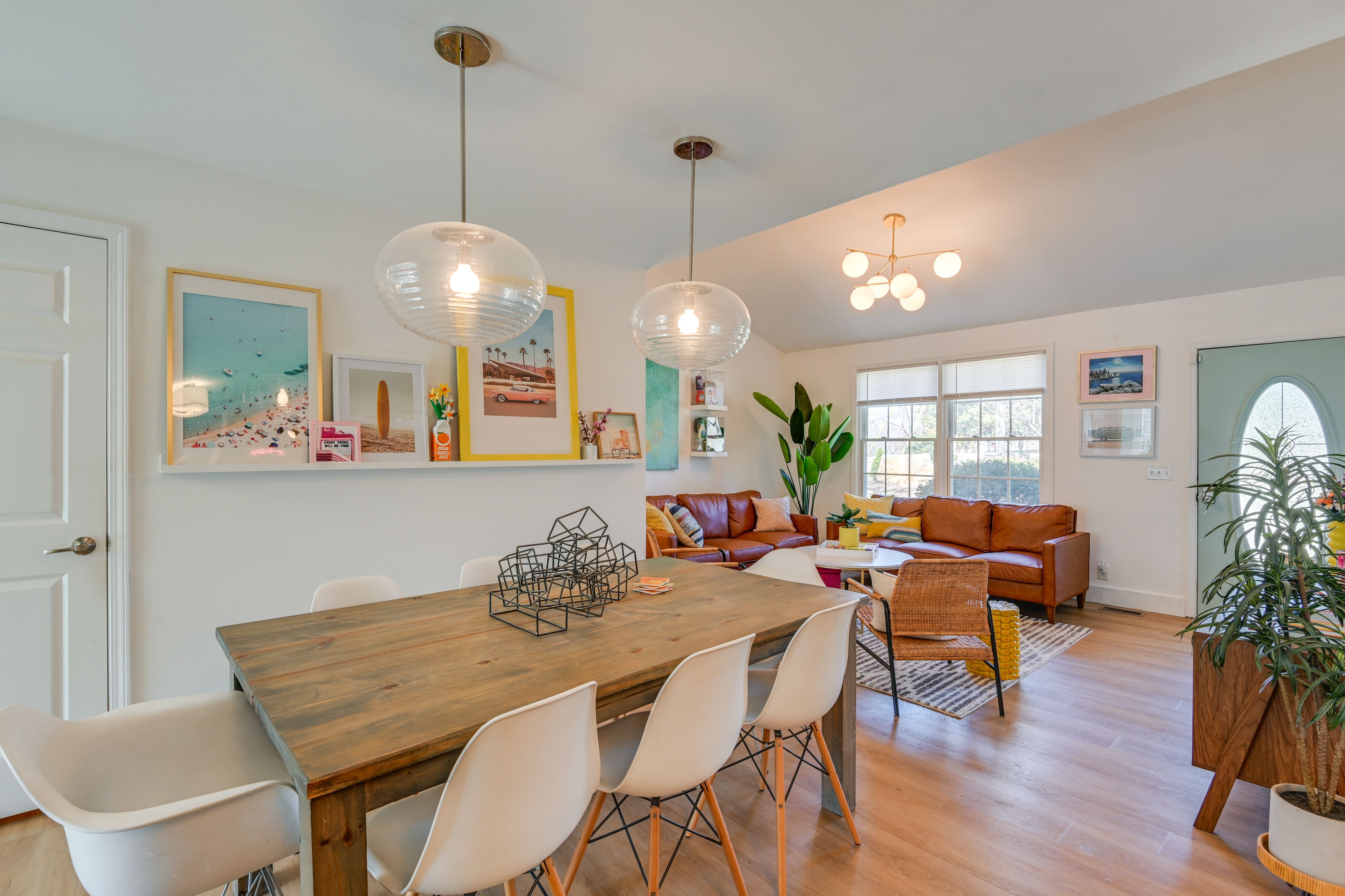 Dining Area | Dishes & Flatware Provided