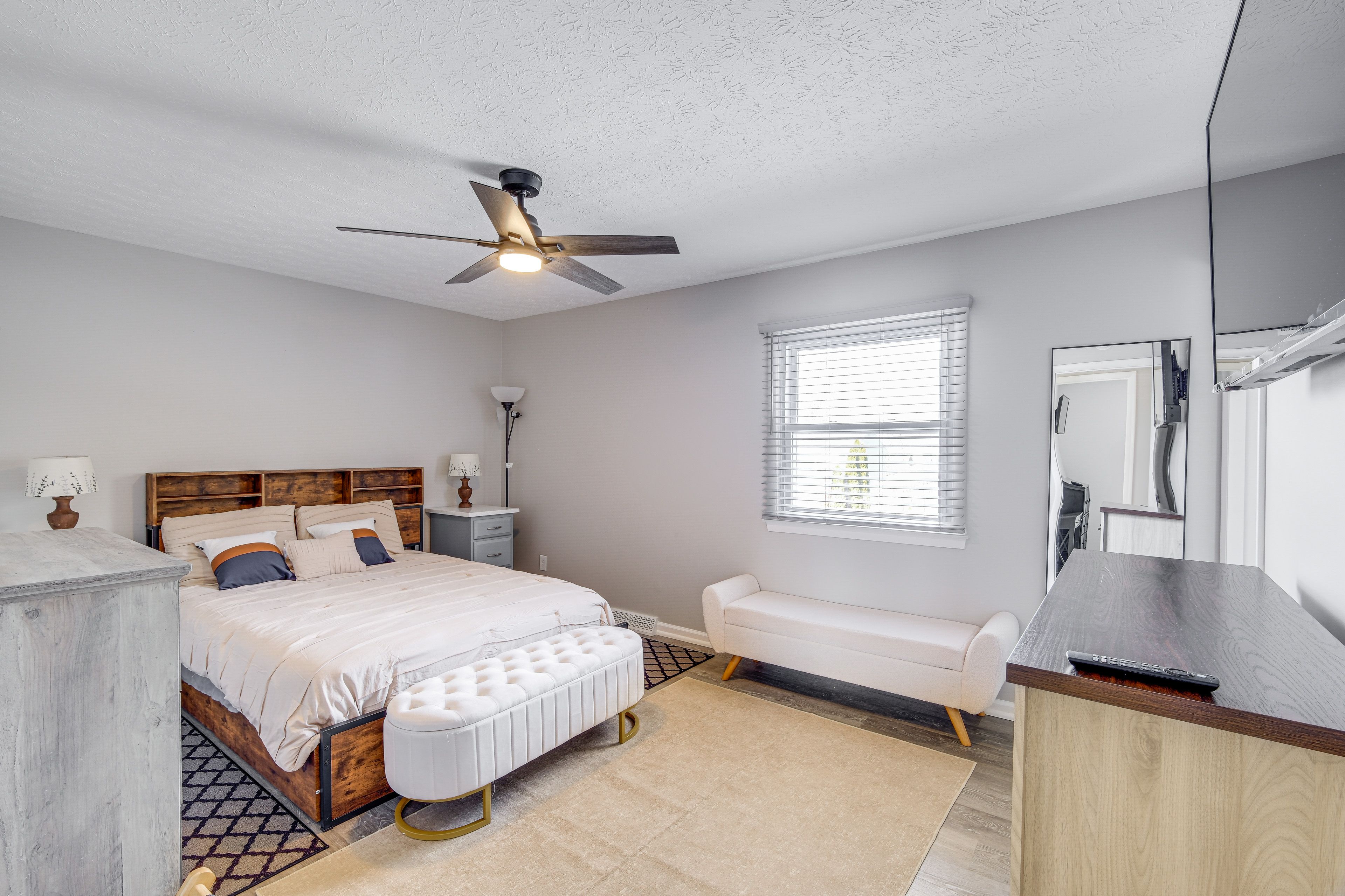 Bedroom 1 | Upper Floor | Queen Bed | Linens Provided
