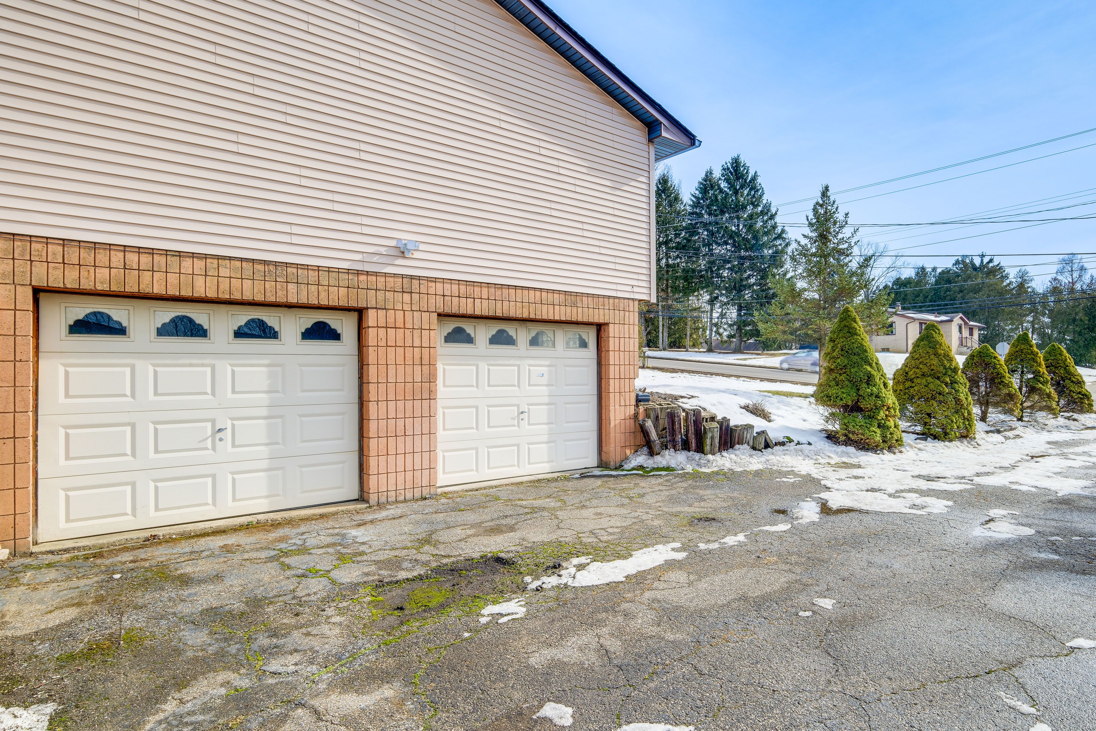 Parking | Driveway (3 Vehicles) | No Garage Access
