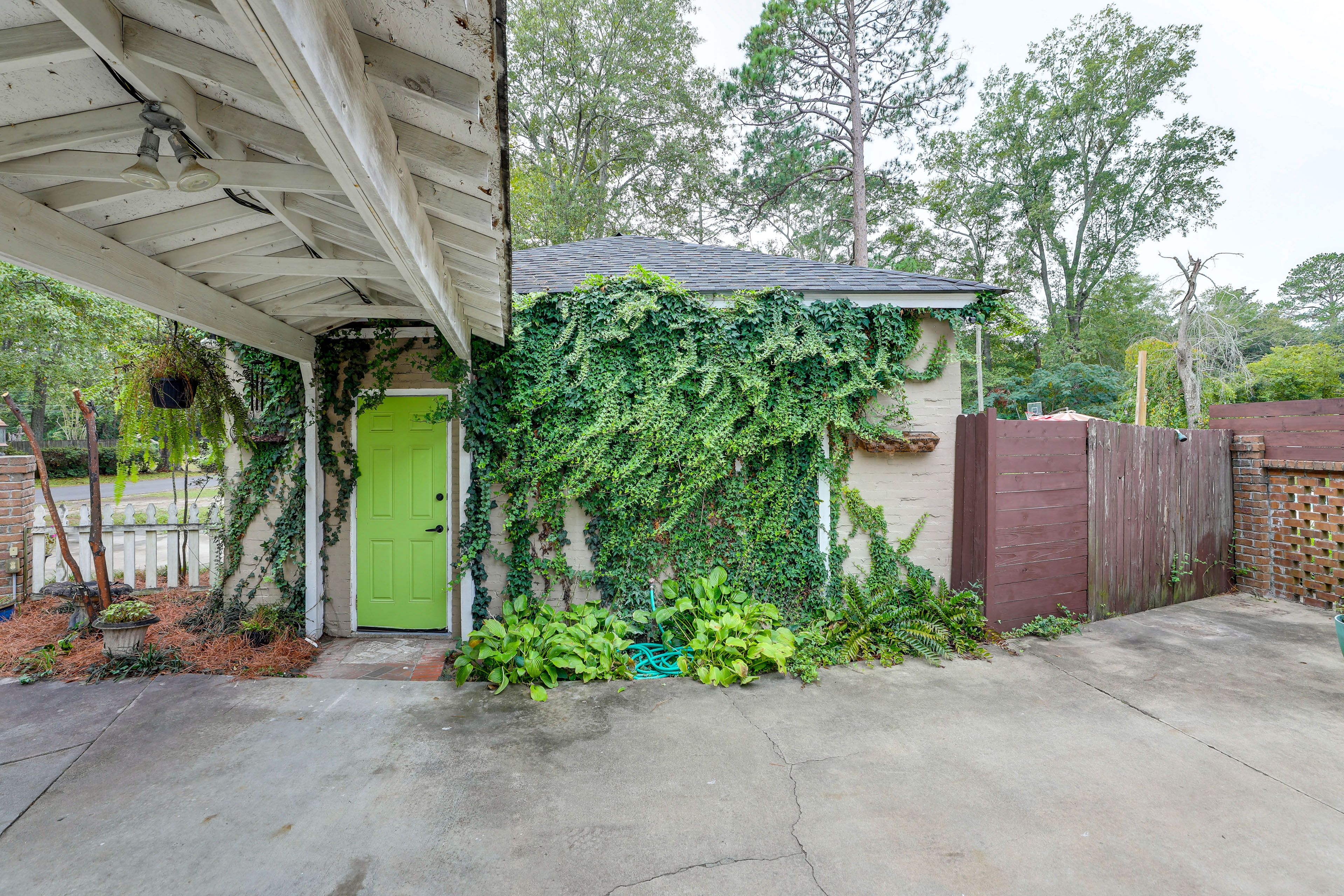 Property Exterior | Single-Story Studio