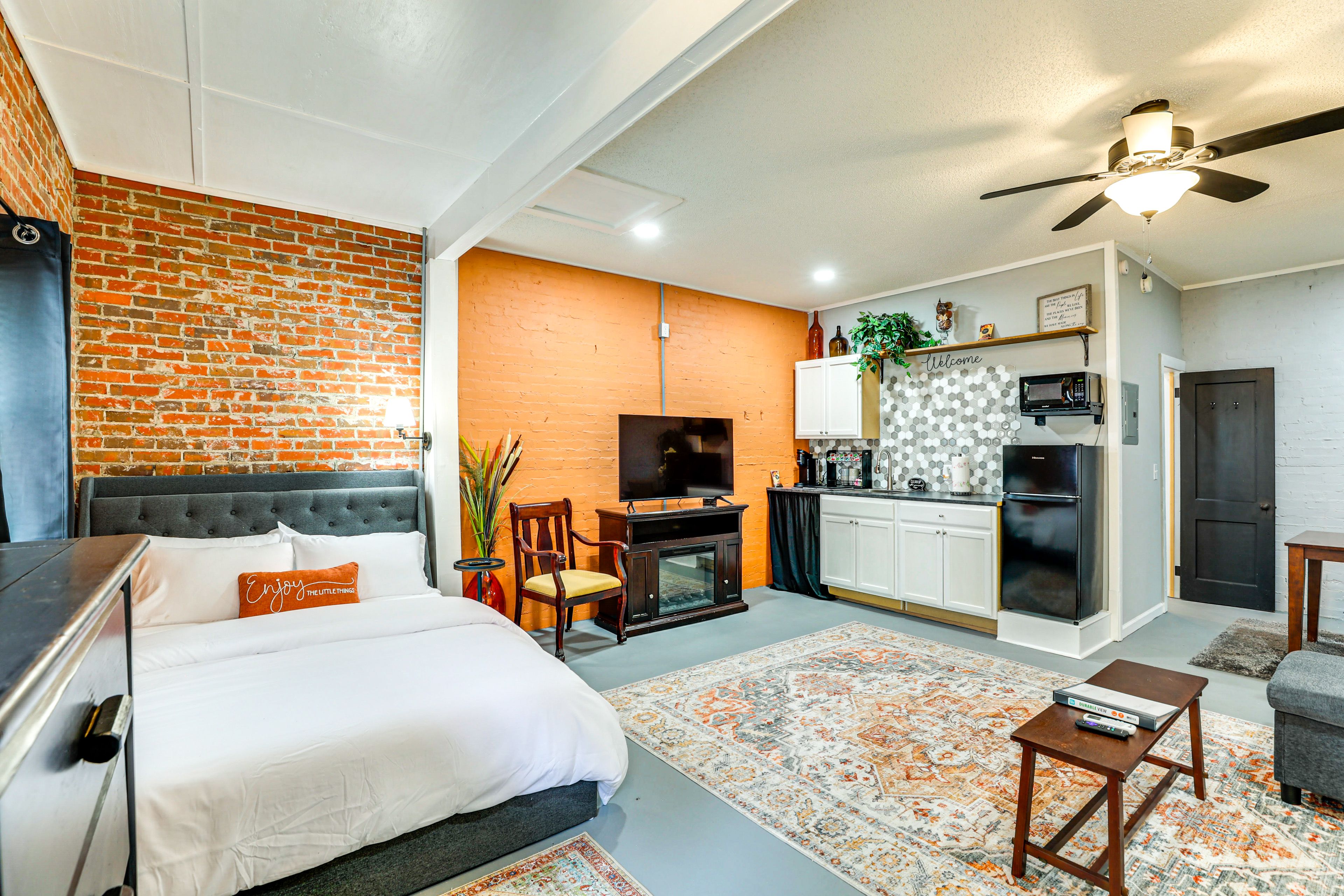Studio | Sleeping Area | Queen Bed | Linens Provided | Smart TV