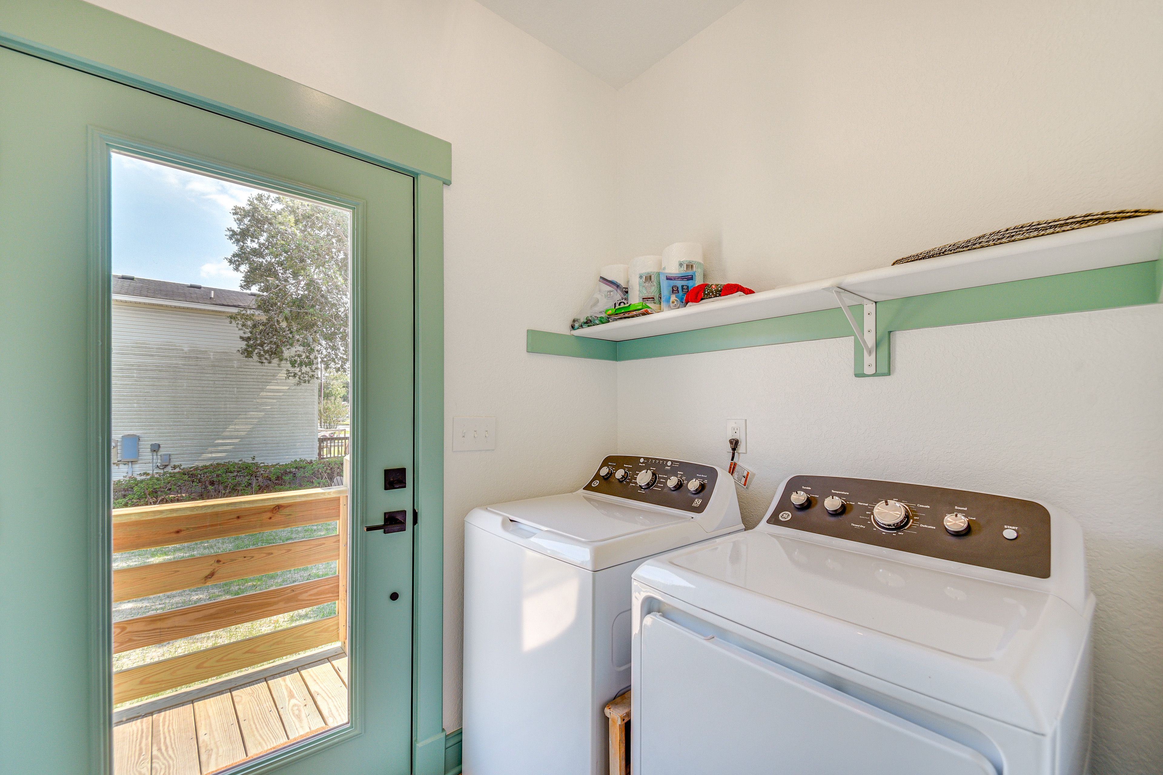 Laundry Area | Washer/Dryer | Trash Bags/Paper Towels
