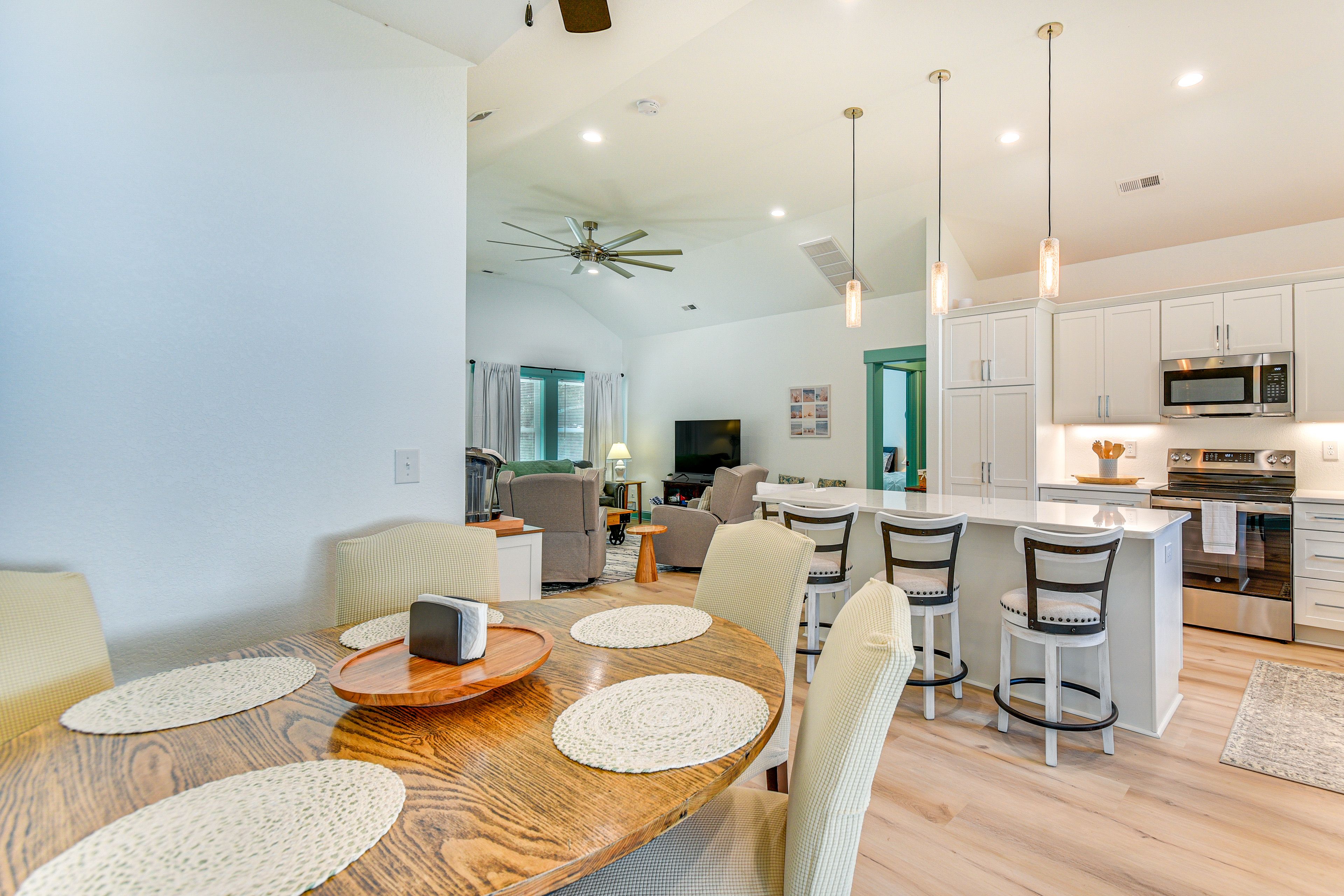 Dining Area | Dishware/Flatware