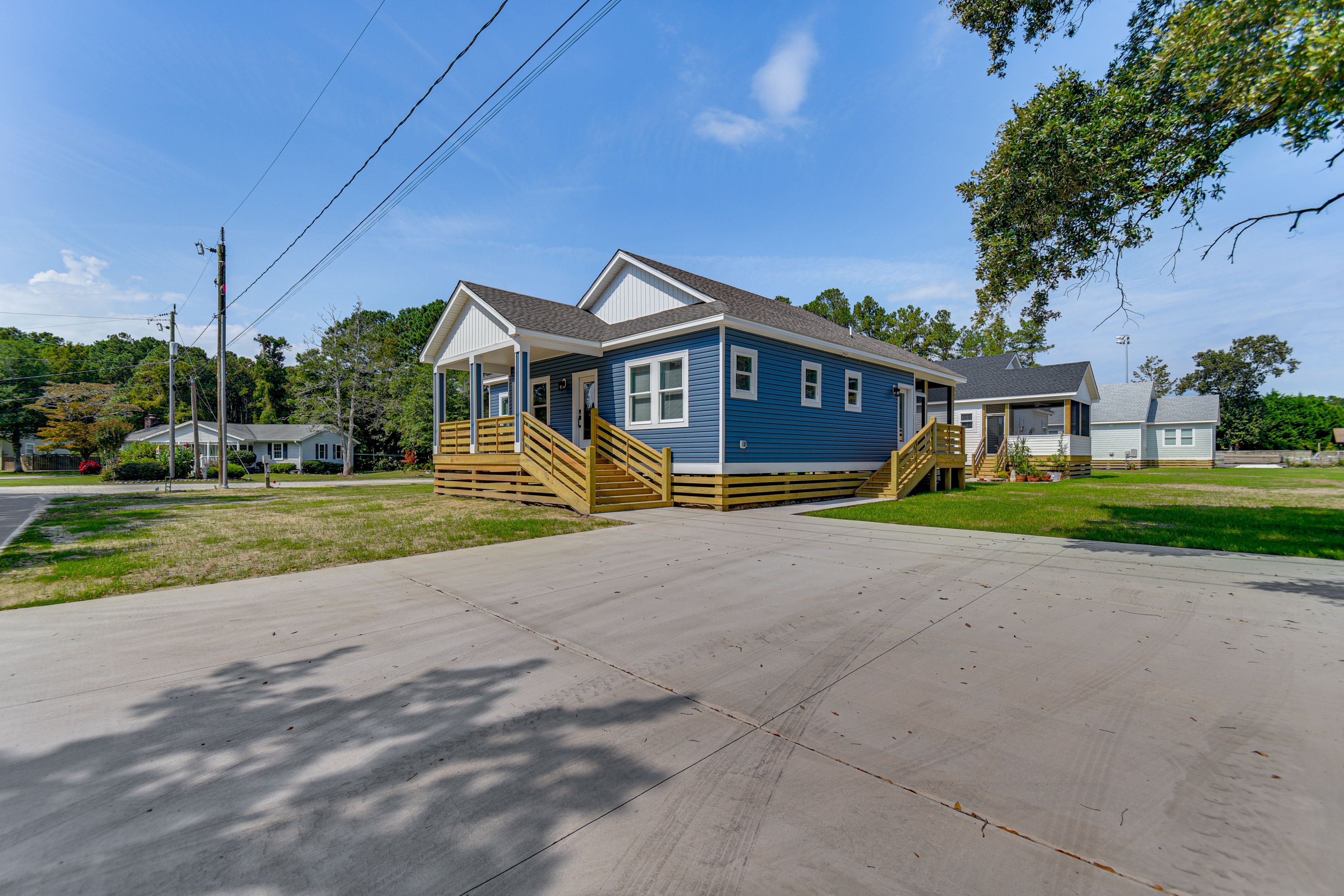Parking | Driveway (4 Vehicles) | Street Parking (First-Come, First-Served)
