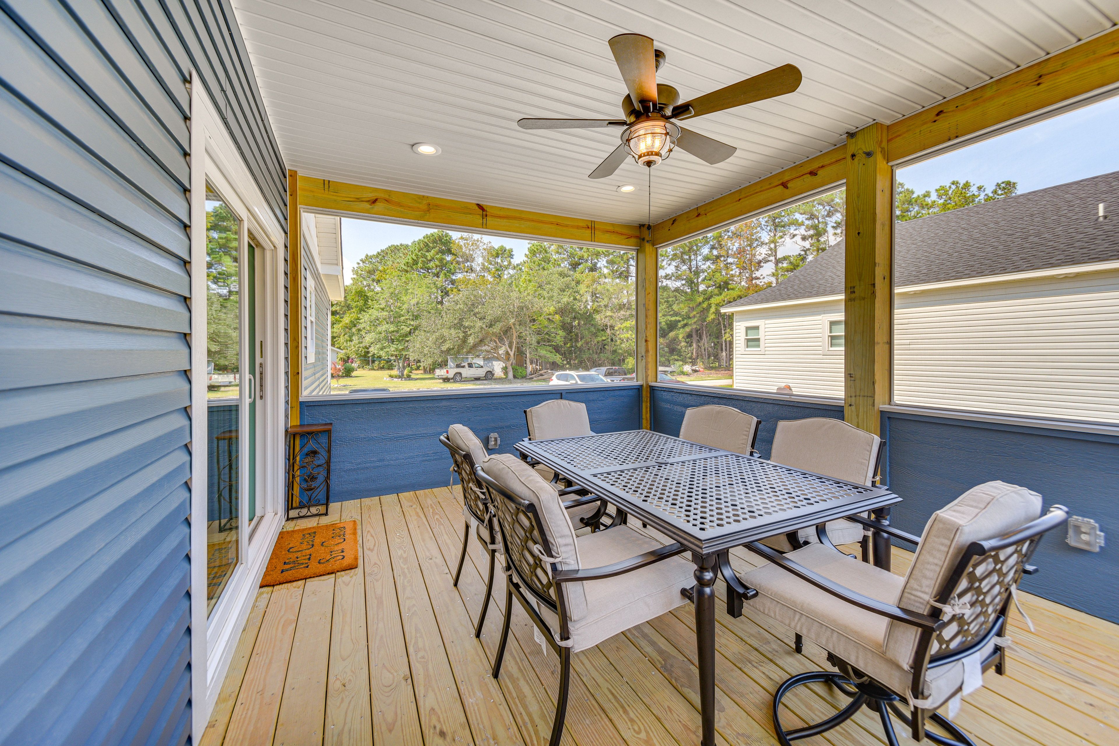 Screened-In Deck