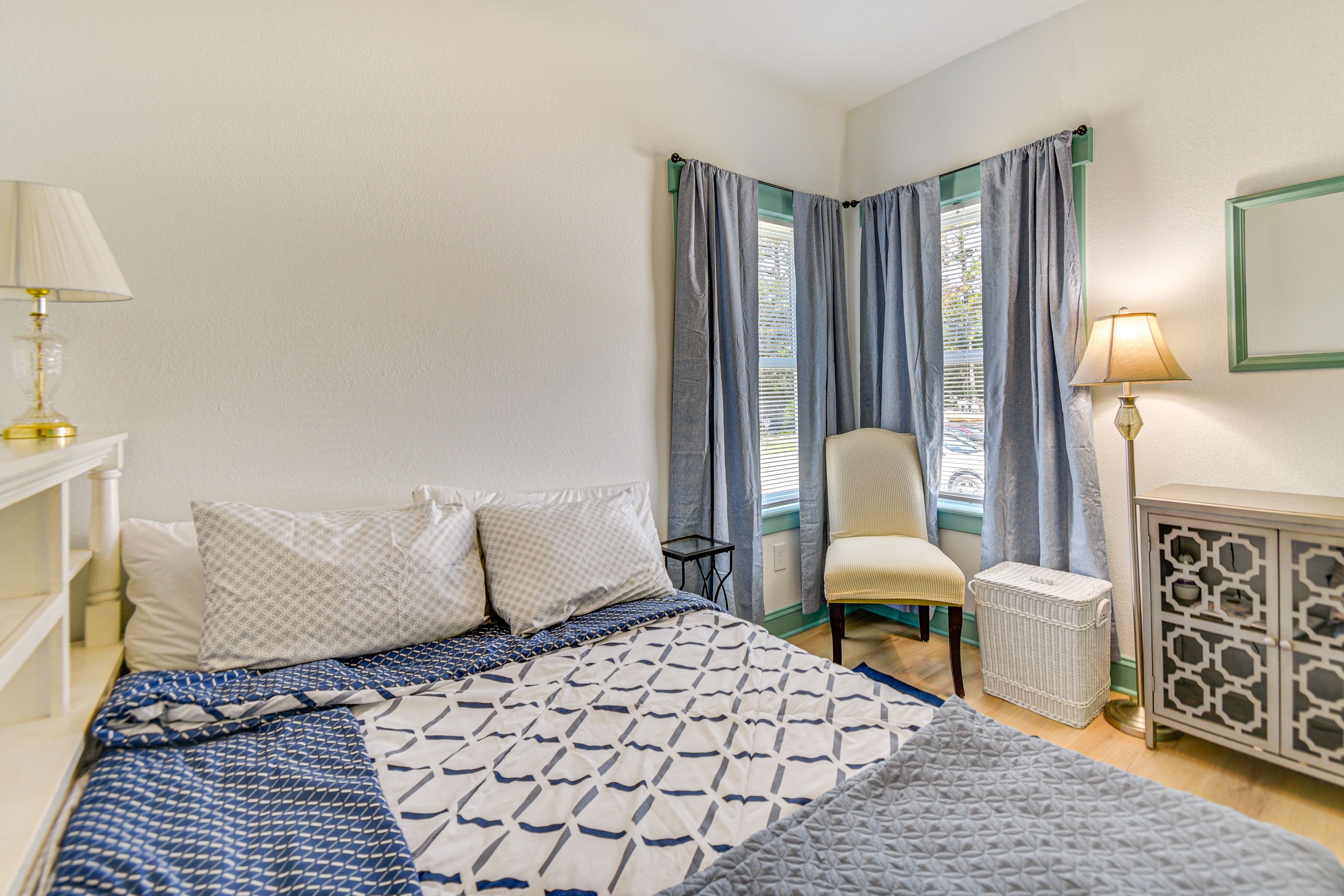 Bedroom 2 | Queen Bed | Smart TV | Walk-In Closet