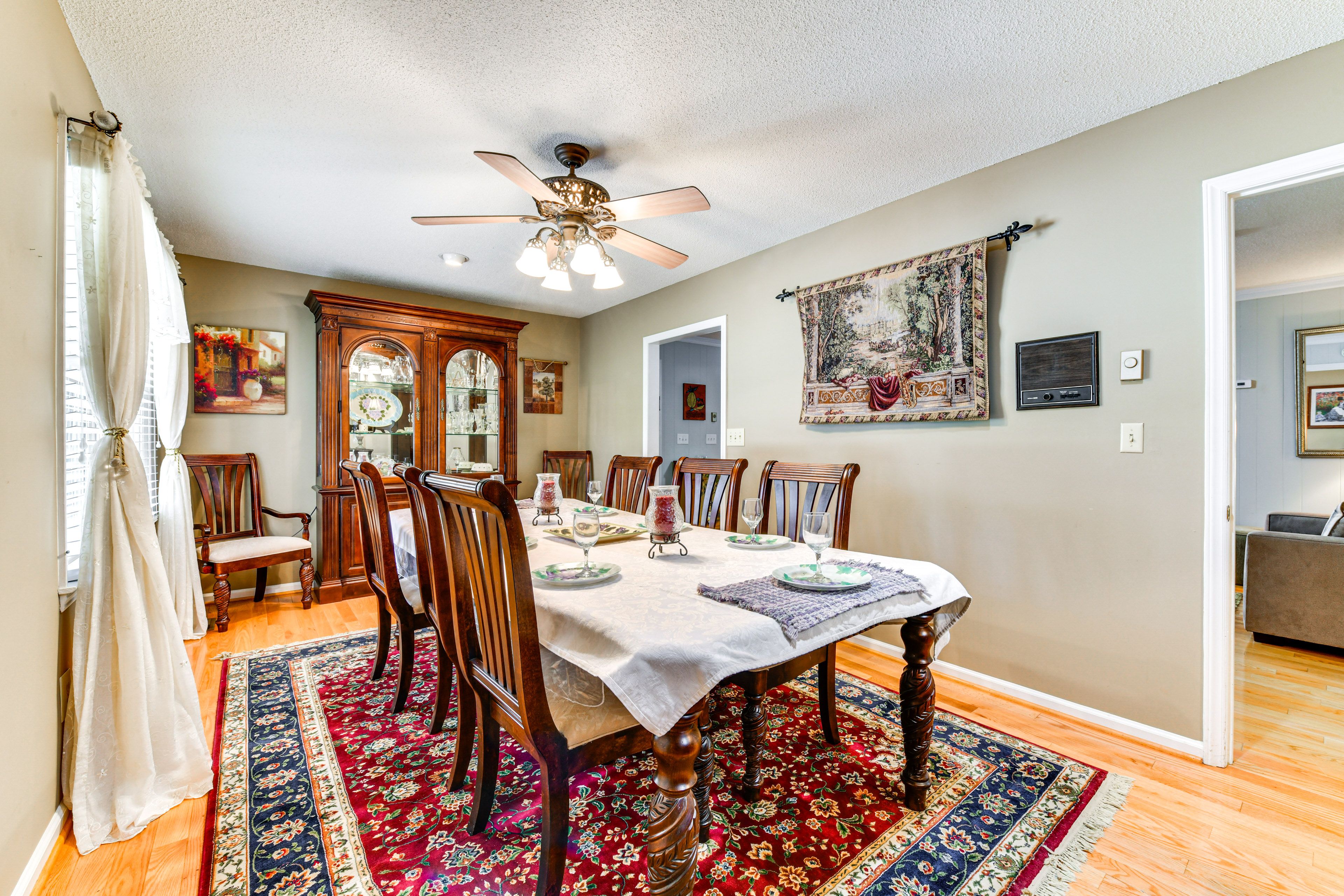 Dining Room | Main Level