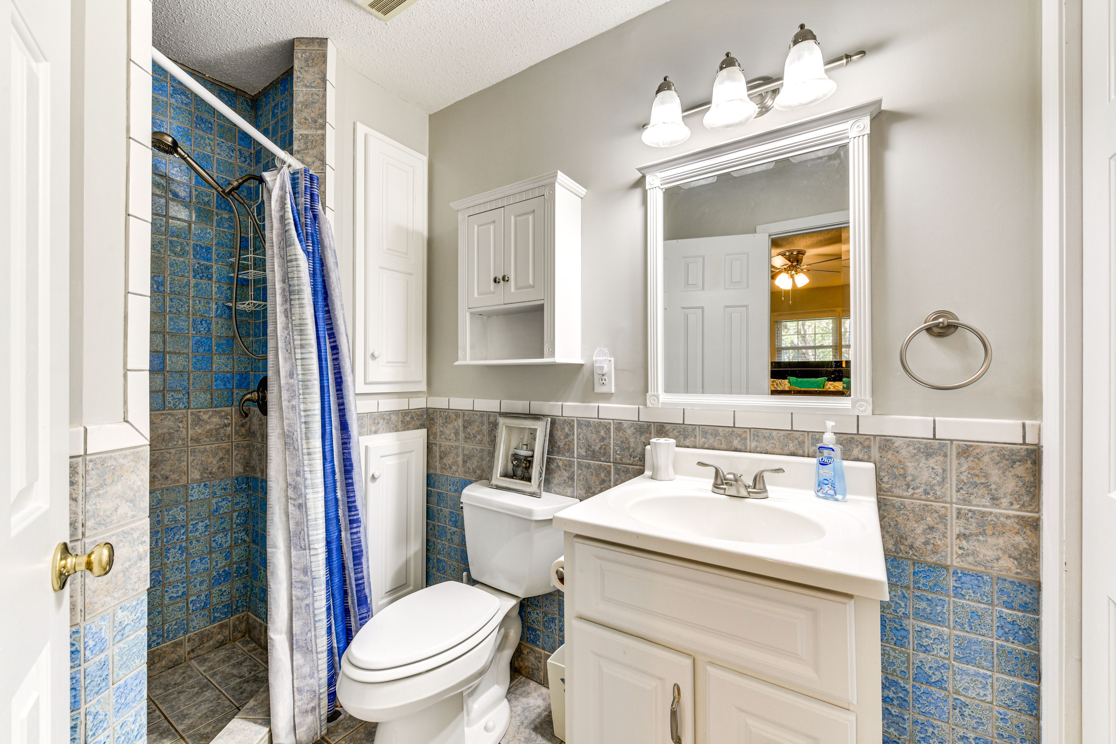Full Bathroom | Main Level