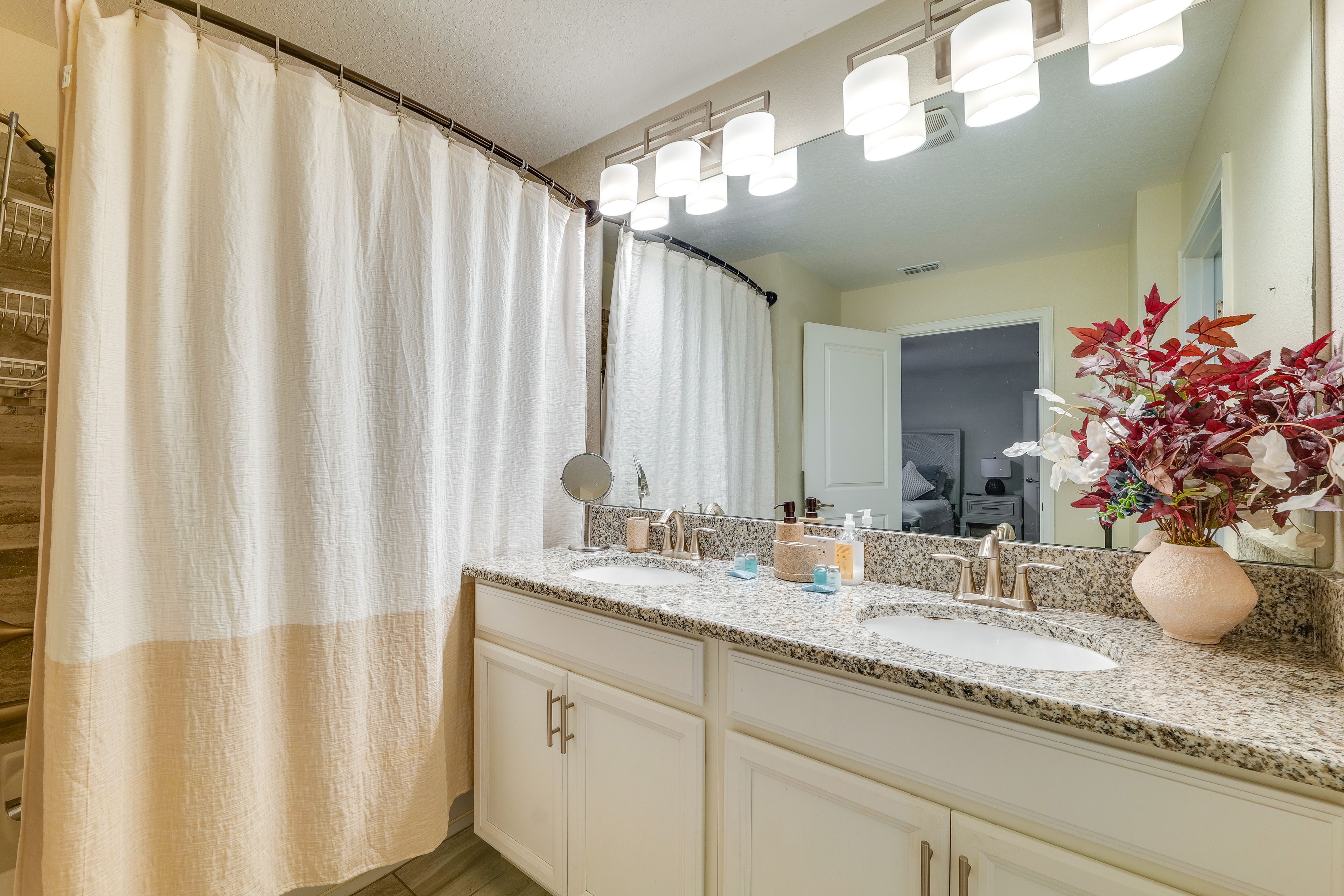 Full Bathroom | 2nd Floor